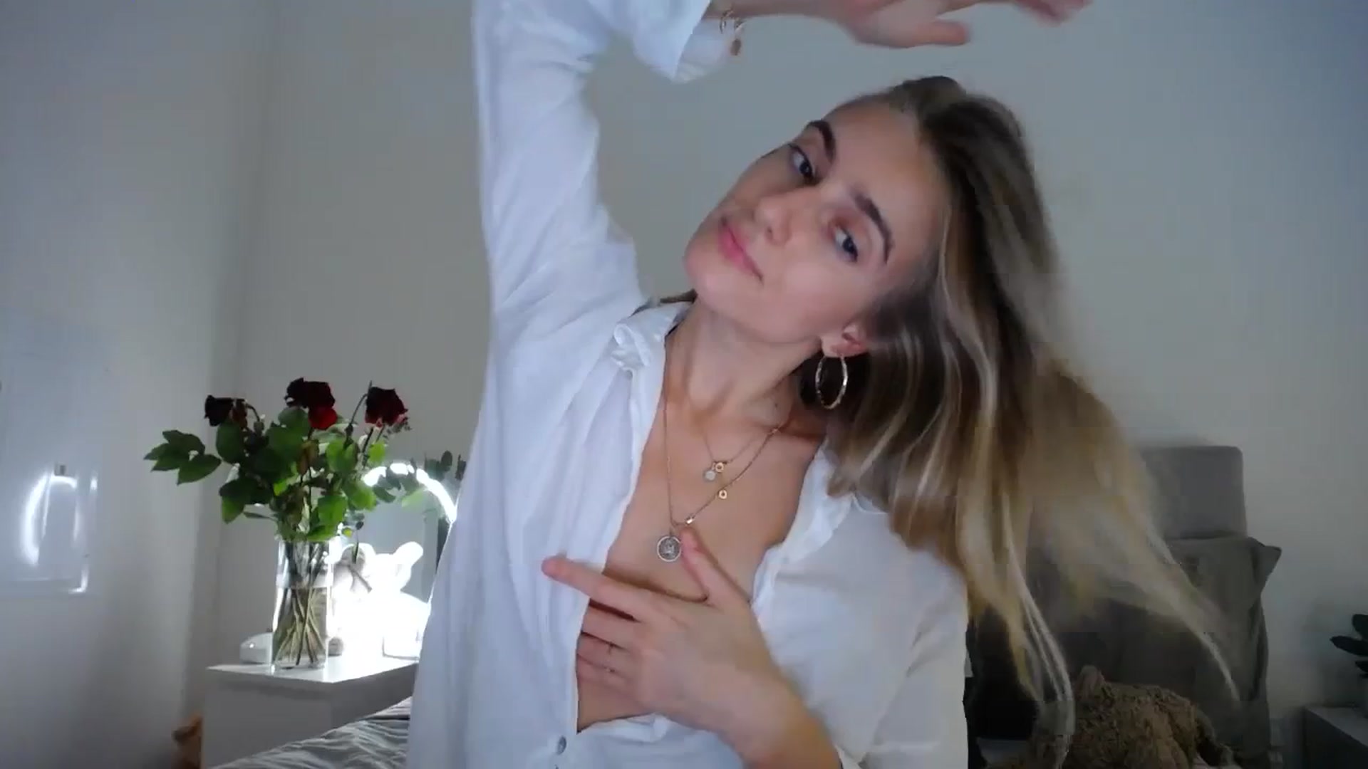 Gallery image thumbnail from Vodka_Queen's myfreecams stream on, 02/20/2024, 06:28 image 14 of 20