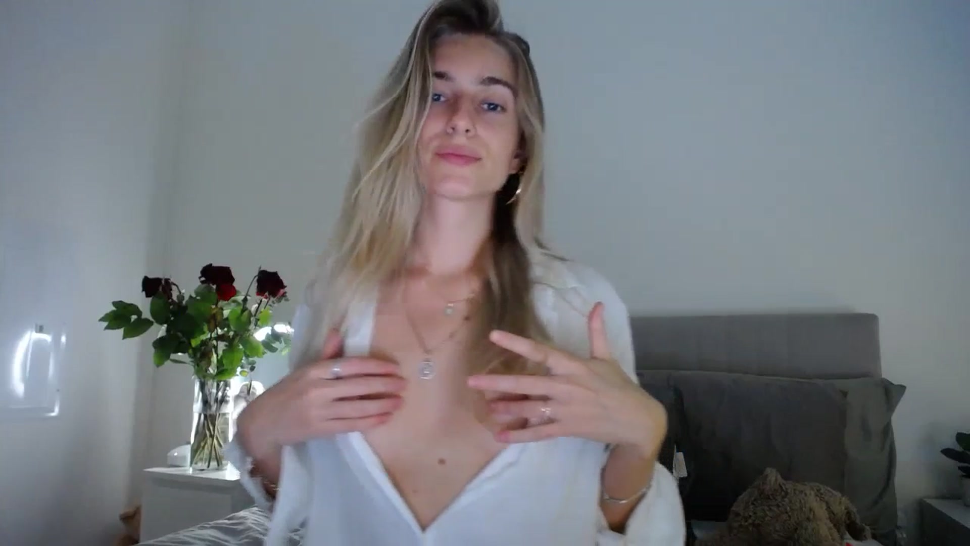 Gallery image thumbnail from Vodka_Queen's myfreecams stream on, 02/20/2024, 06:28 image 8 of 20