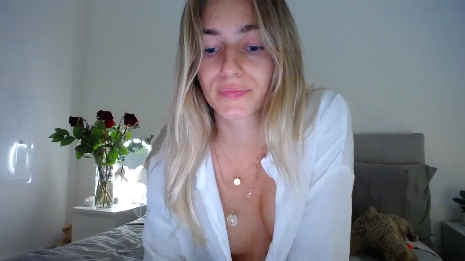 Gallery image thumbnail from Vodka_Queen's myfreecams stream on, 02/20/2024, 06:28 image 4 of 20