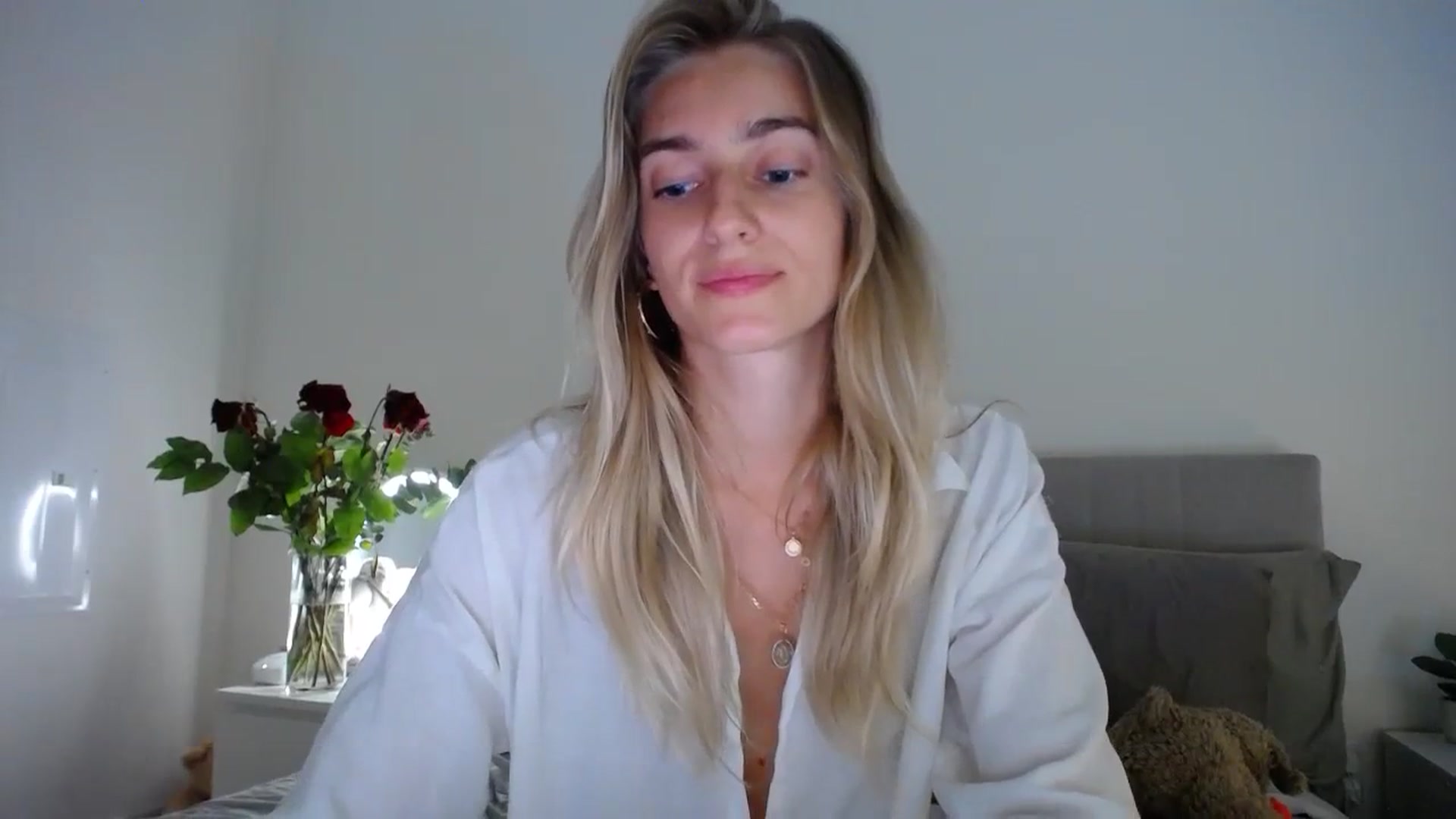 Gallery image thumbnail from Vodka_Queen's myfreecams stream on, 02/20/2024, 06:28 image 9 of 20