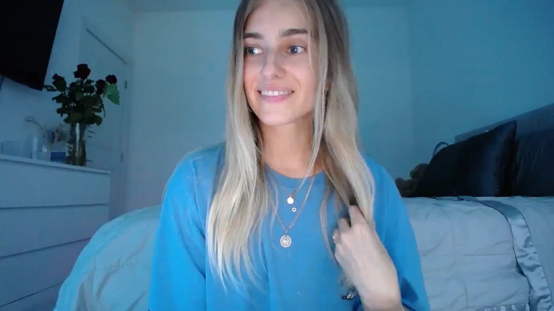 Gallery image thumbnail from Vodka_Queen's myfreecams stream on, 02/21/2024, 02:30 image 10 of 20