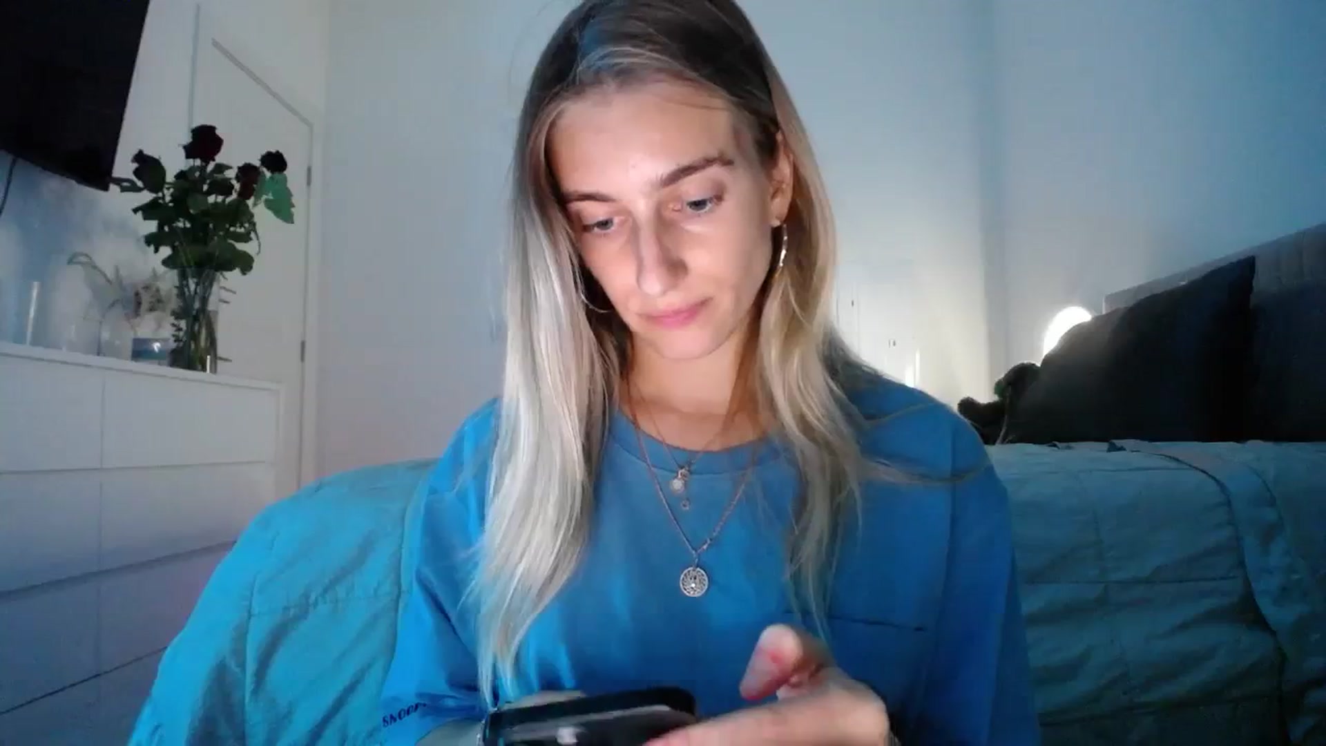 Gallery image thumbnail from Vodka_Queen's myfreecams stream on, 02/21/2024, 02:30 image 19 of 20