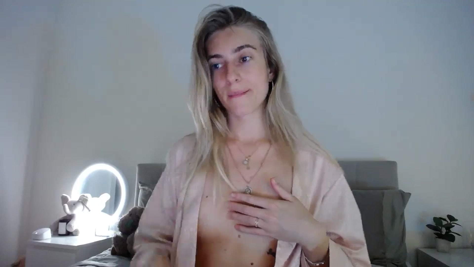 Gallery image thumbnail from Vodka_Queen's myfreecams stream on, 02/22/2024, 06:02 image 3 of 20