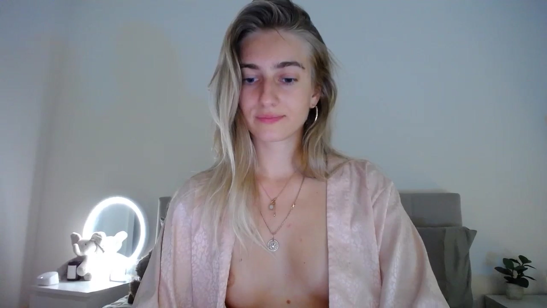Gallery image thumbnail from Vodka_Queen's myfreecams stream on, 02/22/2024, 06:02 image 12 of 20