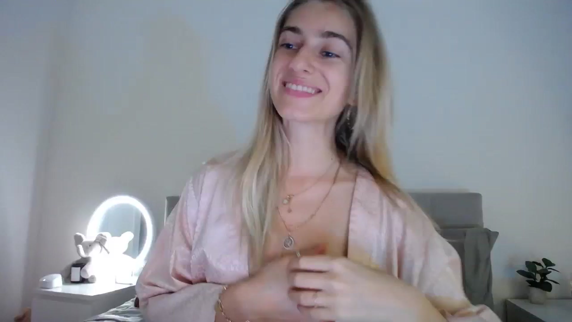 Gallery image thumbnail from Vodka_Queen's myfreecams stream on, 02/22/2024, 06:02 image 18 of 20