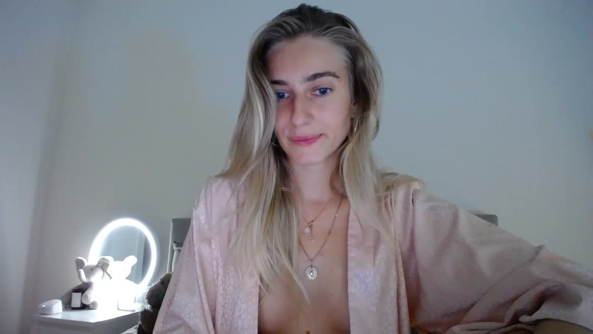 Gallery image thumbnail from Vodka_Queen's myfreecams stream on, 02/22/2024, 06:02 image 11 of 20