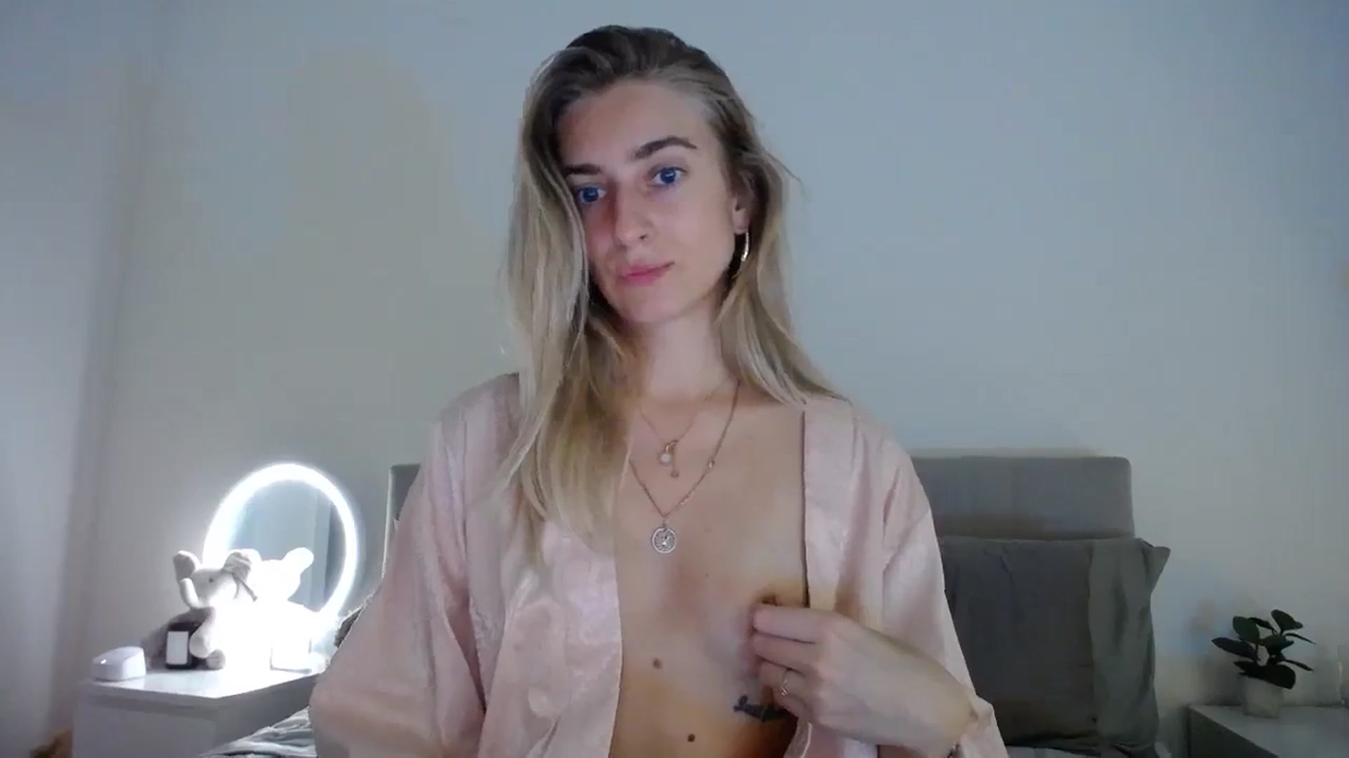 Gallery image thumbnail from Vodka_Queen's myfreecams stream on, 02/22/2024, 06:02 image 5 of 20