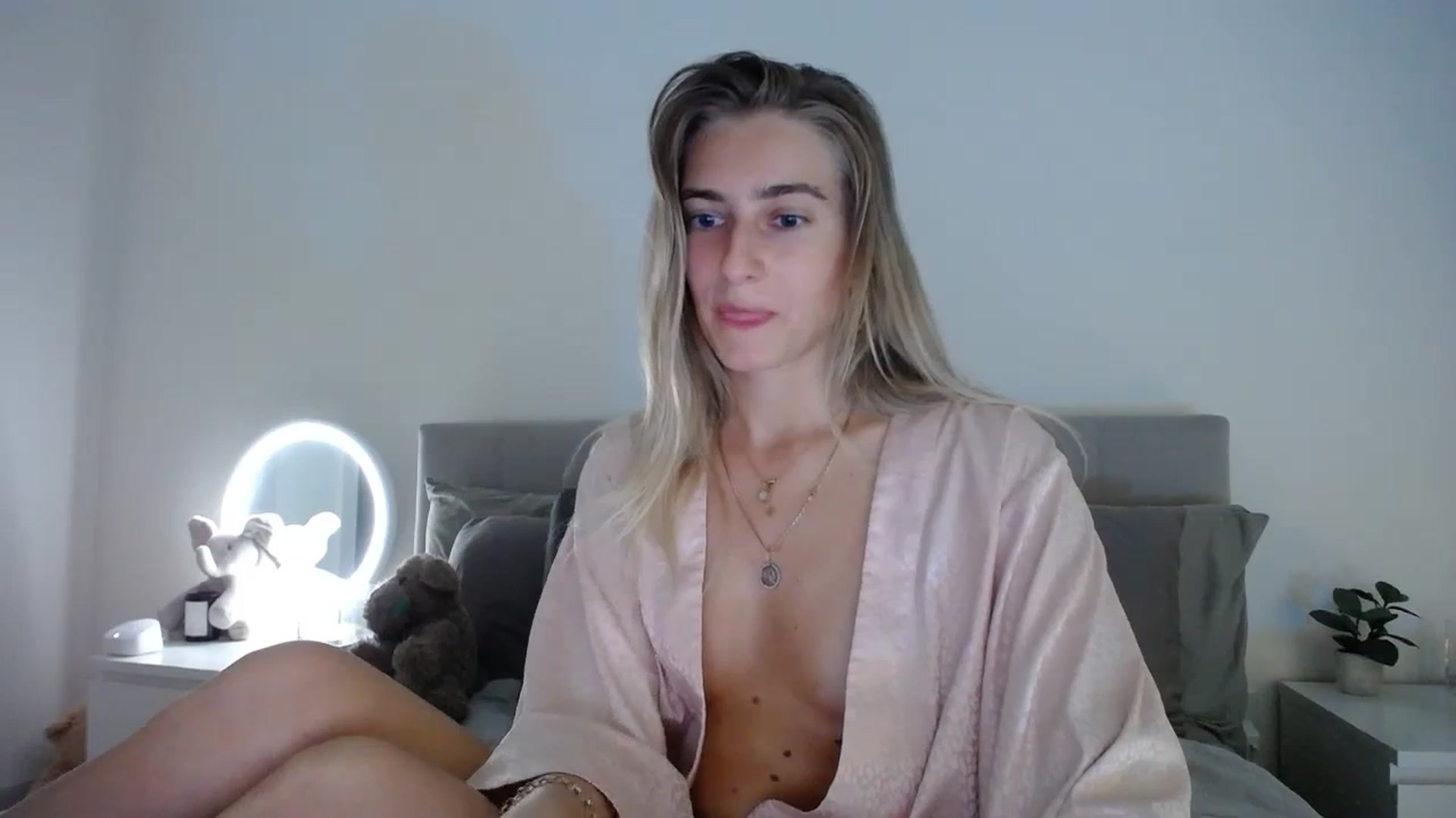 Gallery image thumbnail from Vodka_Queen's myfreecams stream on, 02/22/2024, 06:02 image 14 of 20
