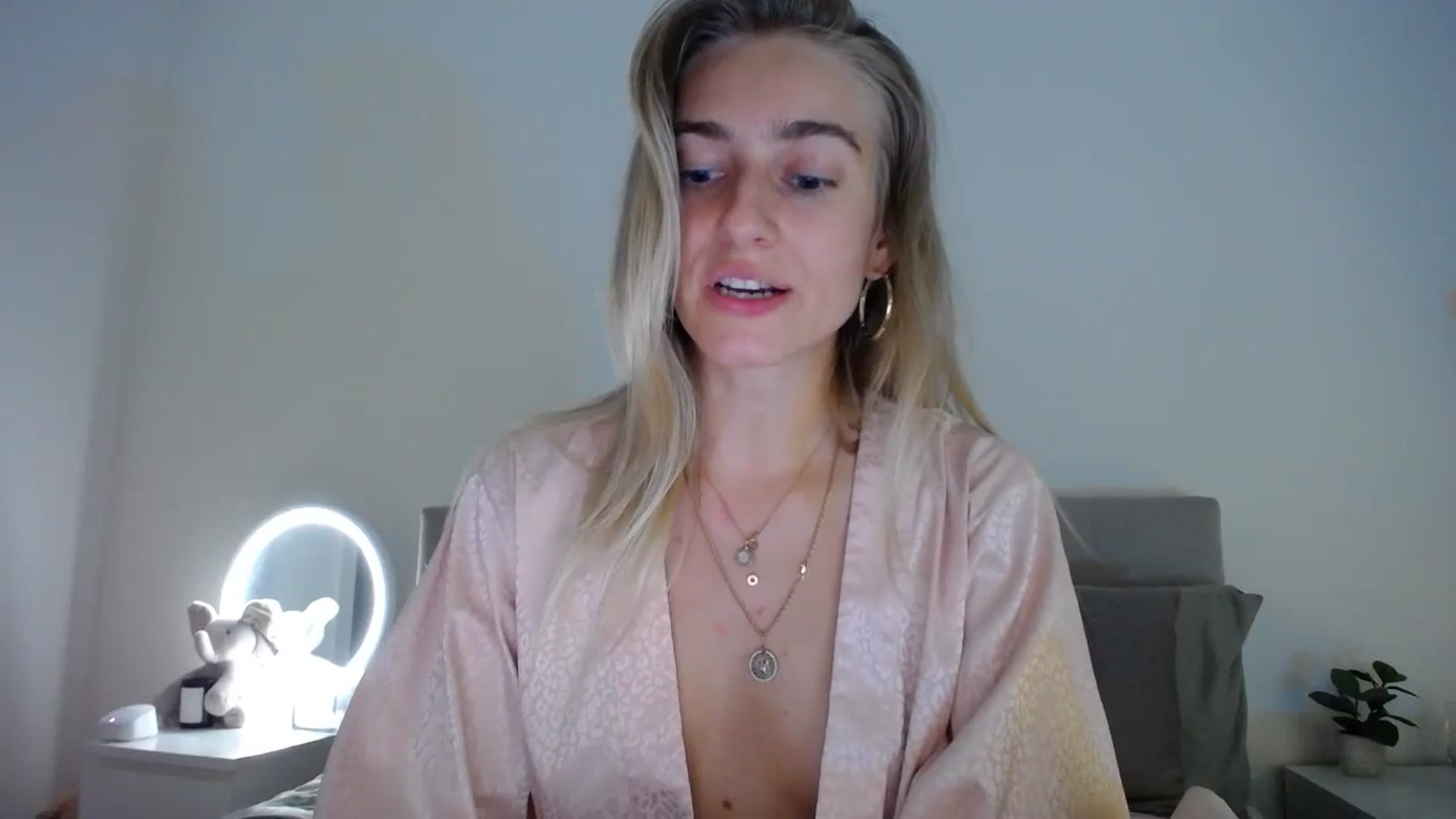 Gallery image thumbnail from Vodka_Queen's myfreecams stream on, 02/22/2024, 06:02 image 9 of 20