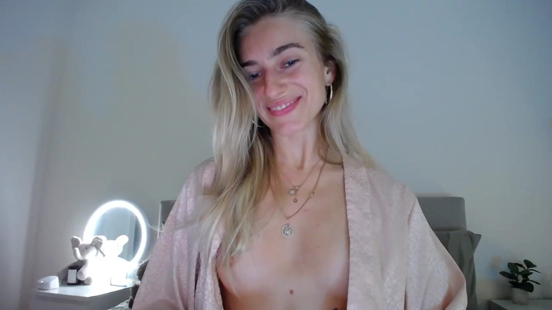 Gallery image thumbnail from Vodka_Queen's myfreecams stream on, 02/22/2024, 06:02 image 10 of 20