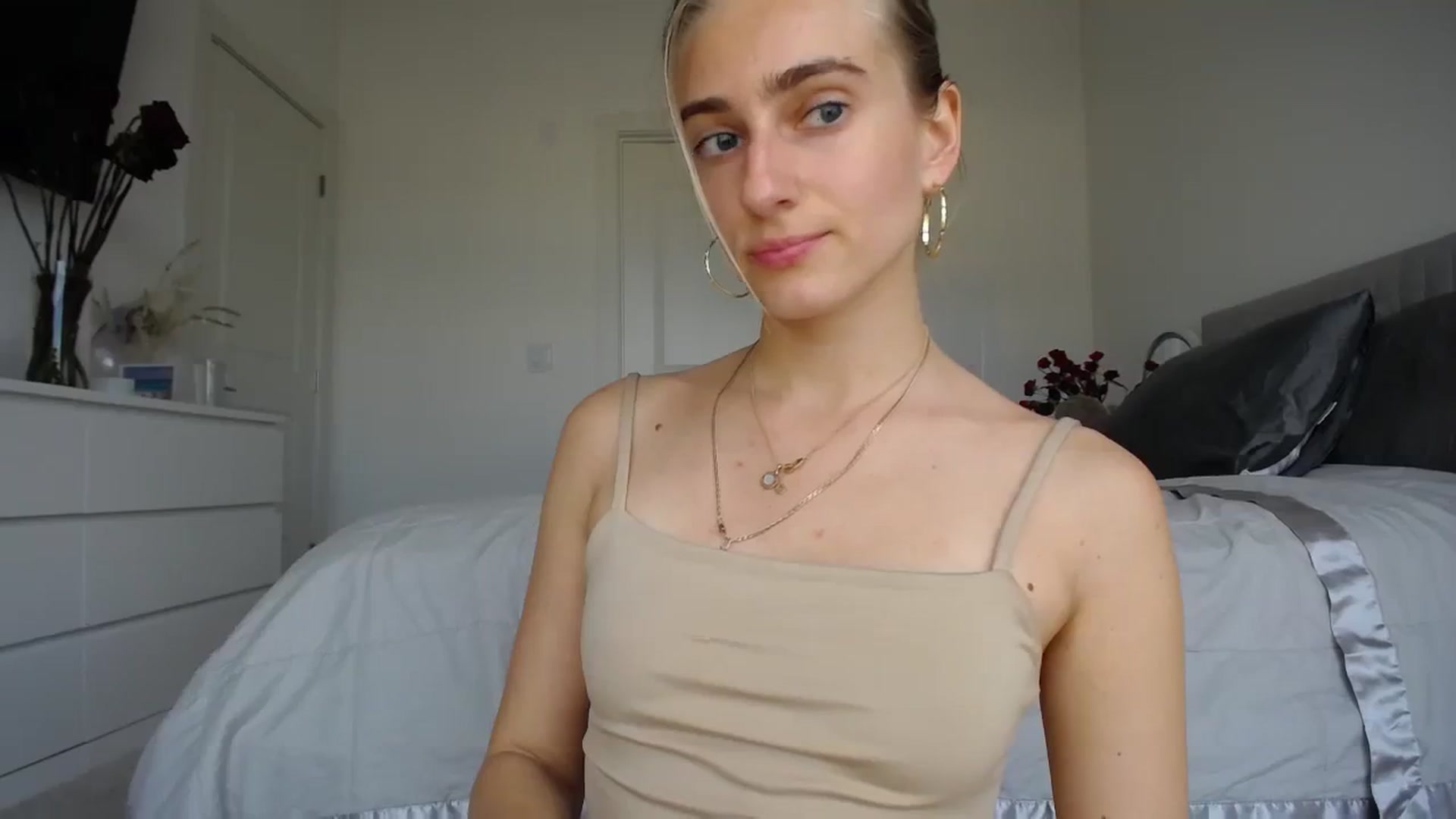 Gallery image thumbnail from Vodka_Queen's myfreecams stream on, 02/26/2024, 24:38 image 20 of 20