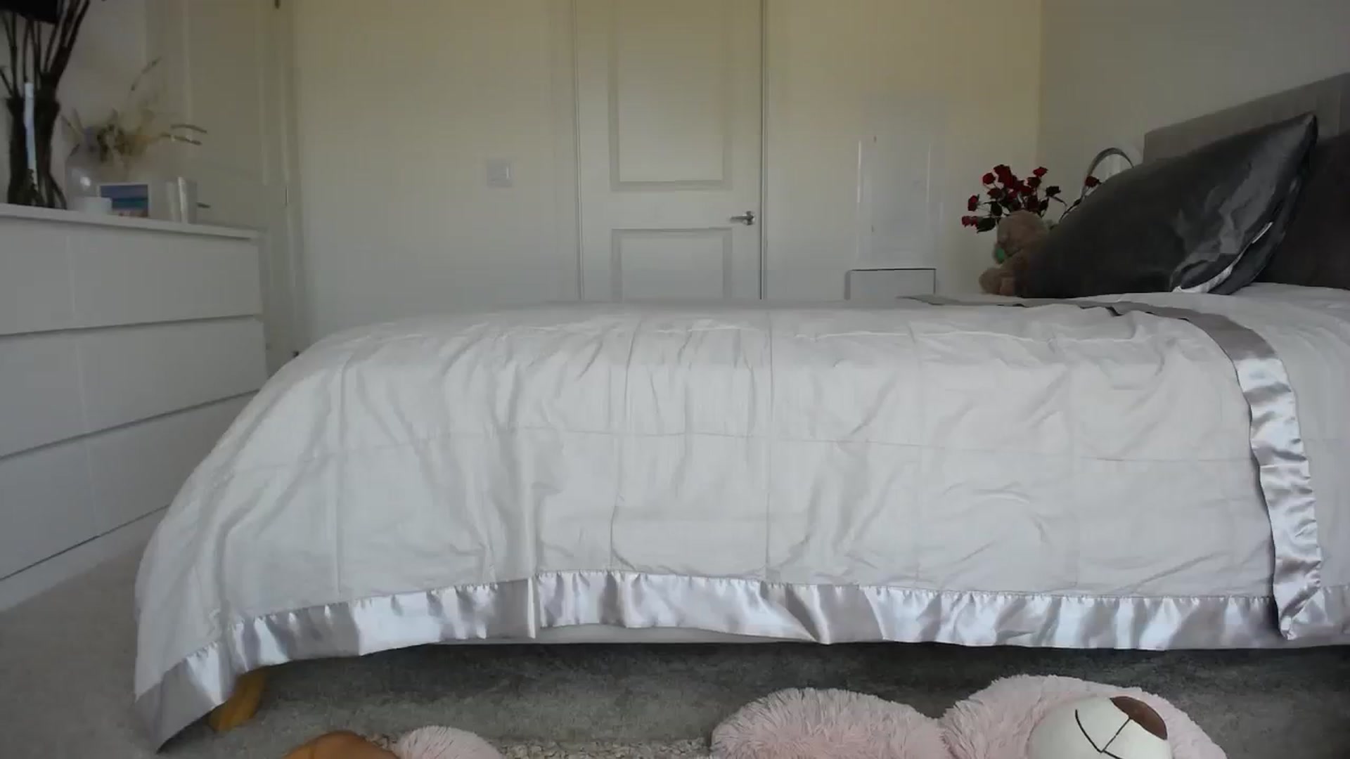 Gallery image thumbnail from Vodka_Queen's myfreecams stream on, 02/26/2024, 24:38 image 18 of 20
