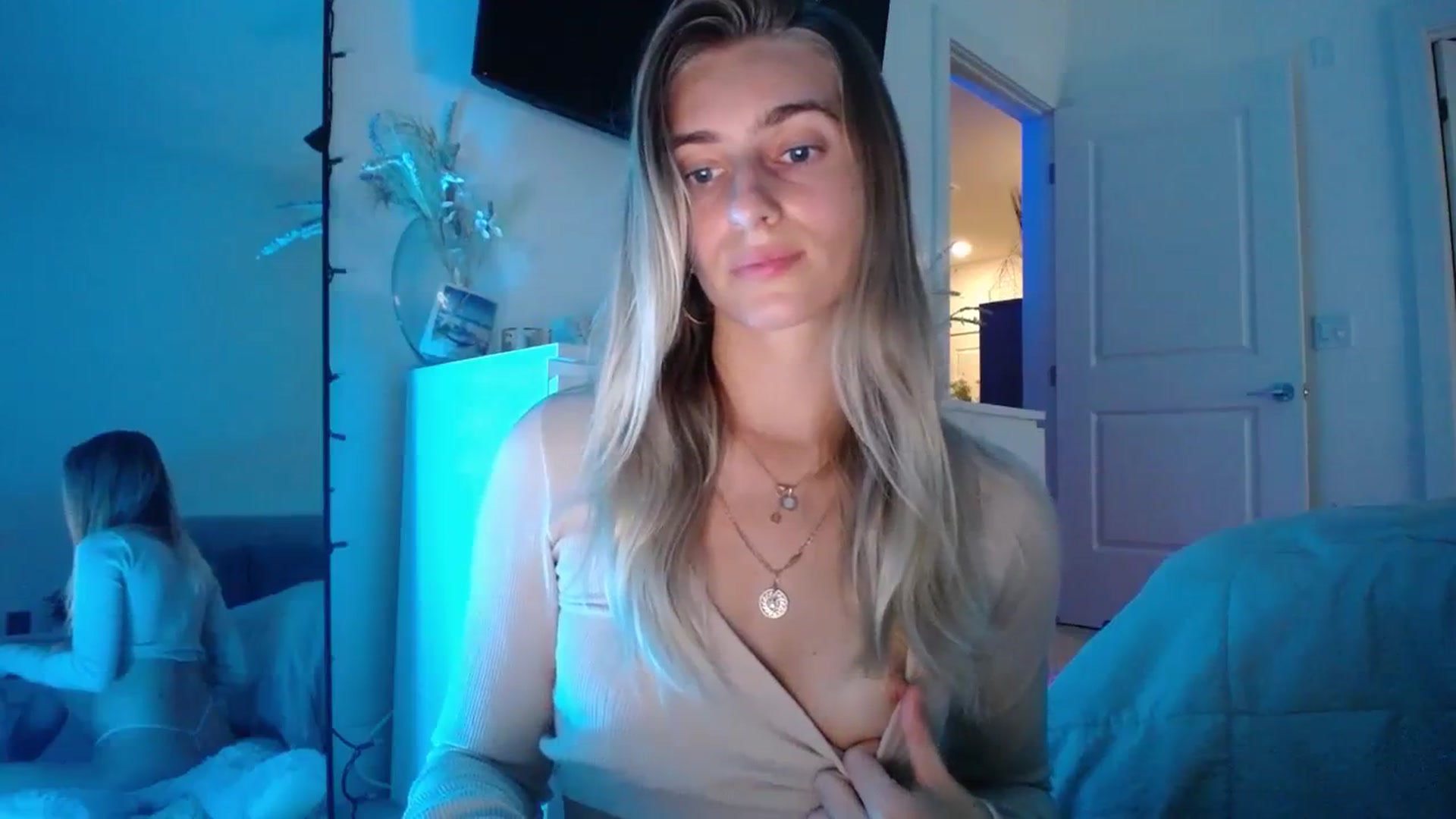Gallery image thumbnail from Vodka_Queen's myfreecams stream on, 02/29/2024, 05:22 image 10 of 20