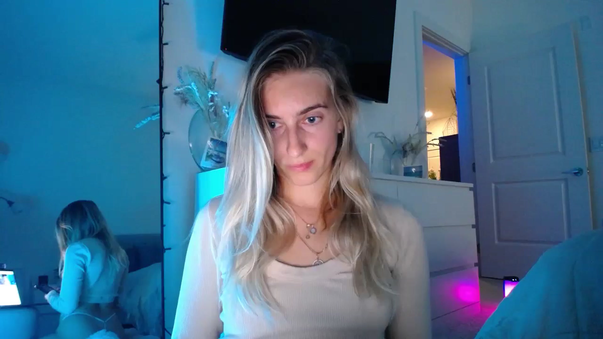 Gallery image thumbnail from Vodka_Queen's myfreecams stream on, 02/29/2024, 05:22 image 18 of 20