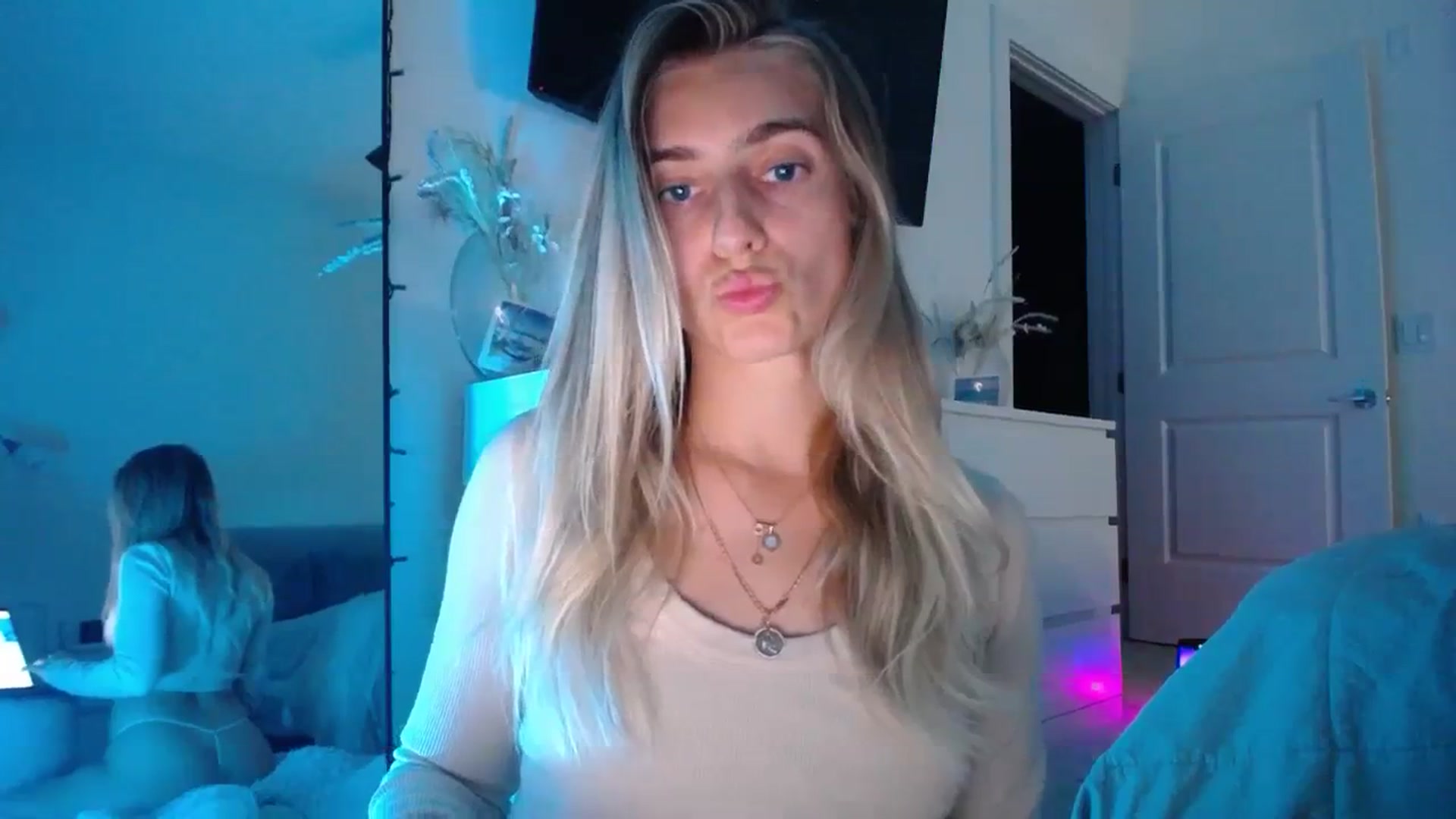Gallery image thumbnail from Vodka_Queen's myfreecams stream on, 02/29/2024, 05:22 image 3 of 20