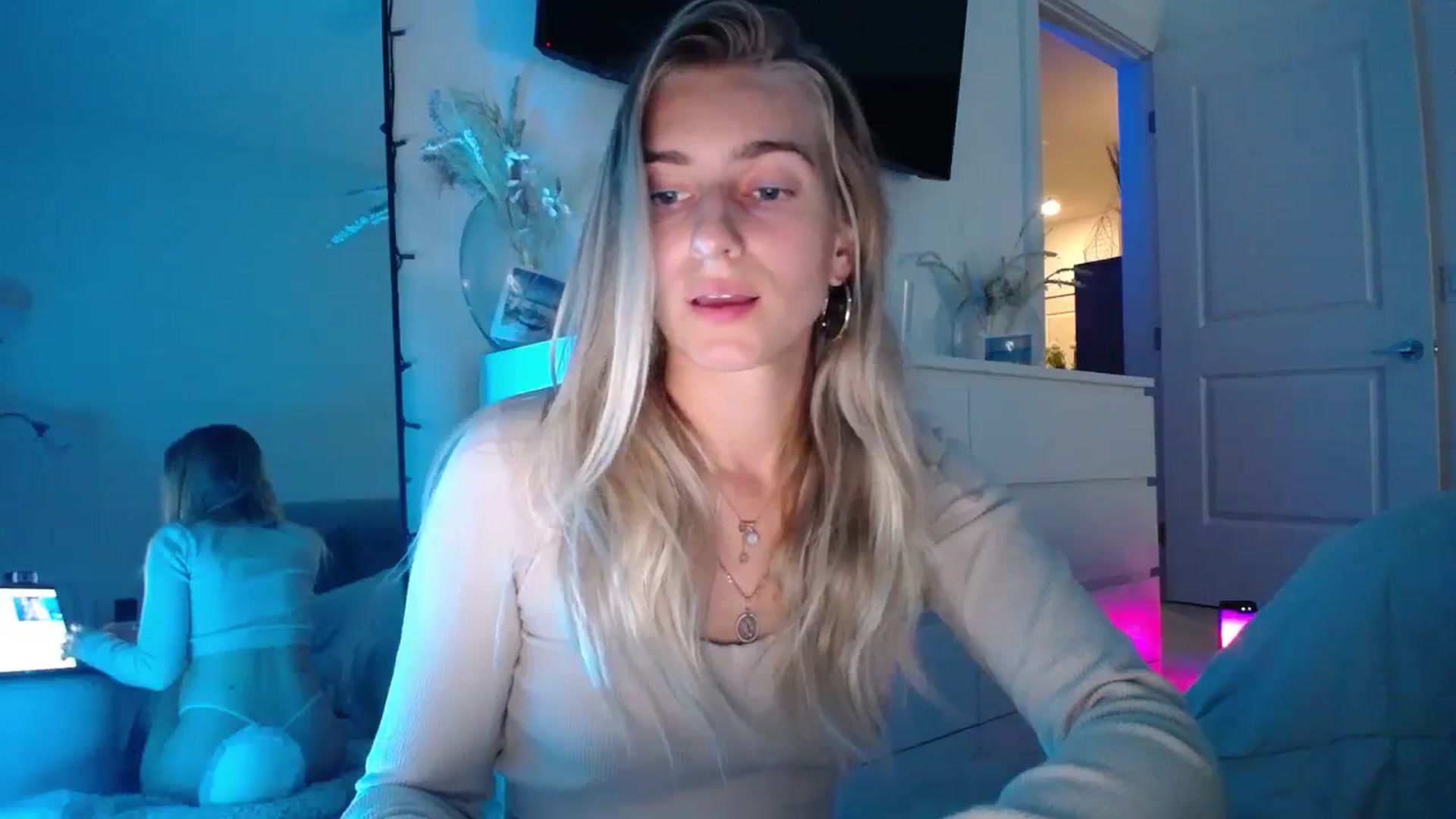 Gallery image thumbnail from Vodka_Queen's myfreecams stream on, 02/29/2024, 05:22 image 19 of 20
