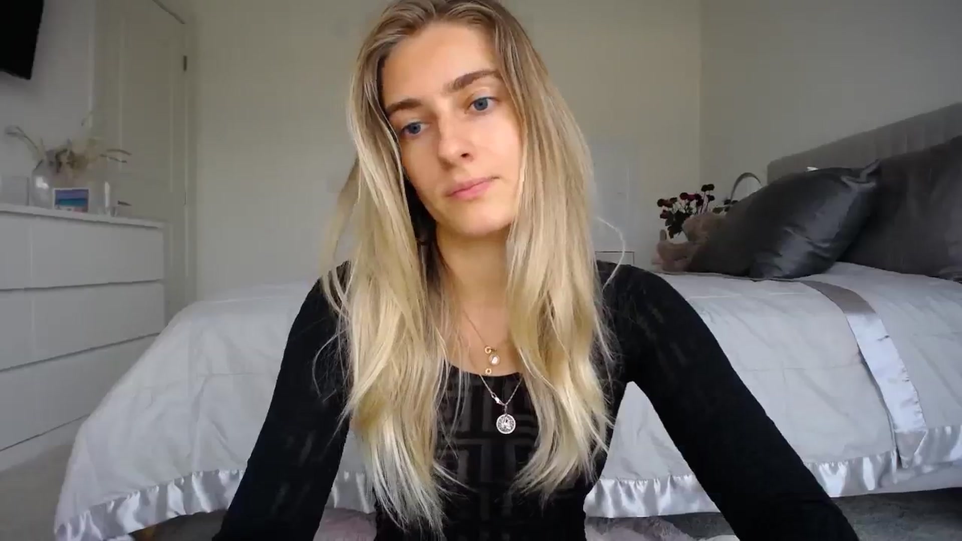 Gallery image thumbnail from Vodka_Queen's myfreecams stream on, 03/01/2024, 24:01 image 19 of 20