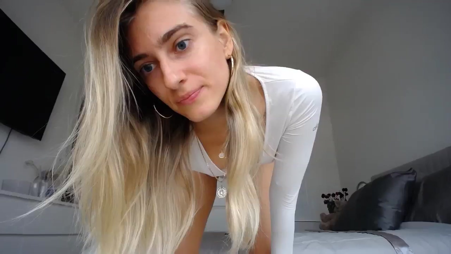 Gallery image thumbnail from Vodka_Queen's myfreecams stream on, 03/02/2024, 18:57 image 6 of 20