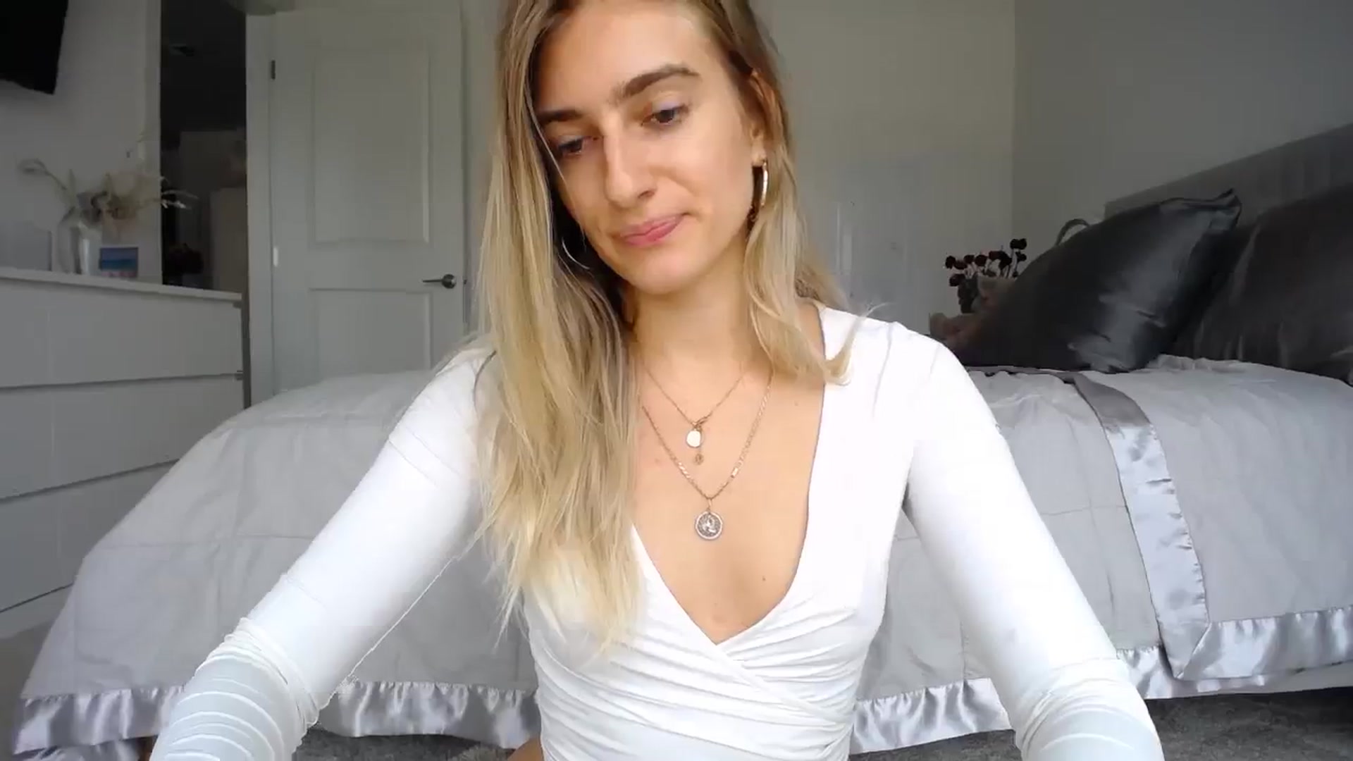 Gallery image thumbnail from Vodka_Queen's myfreecams stream on, 03/02/2024, 18:57 image 16 of 20
