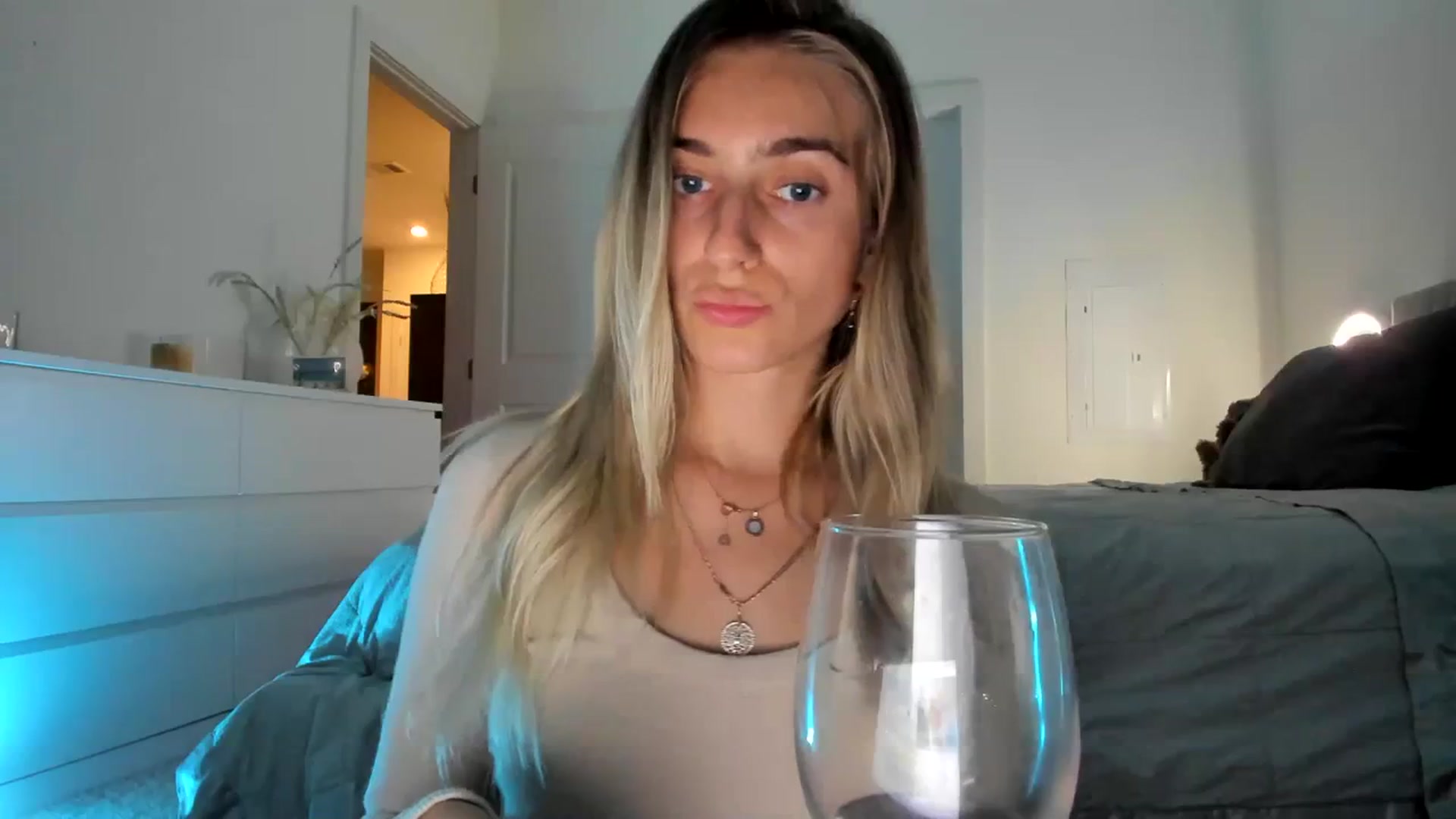 Gallery image thumbnail from Vodka_Queen's myfreecams stream on, 03/09/2024, 02:46 image 20 of 20