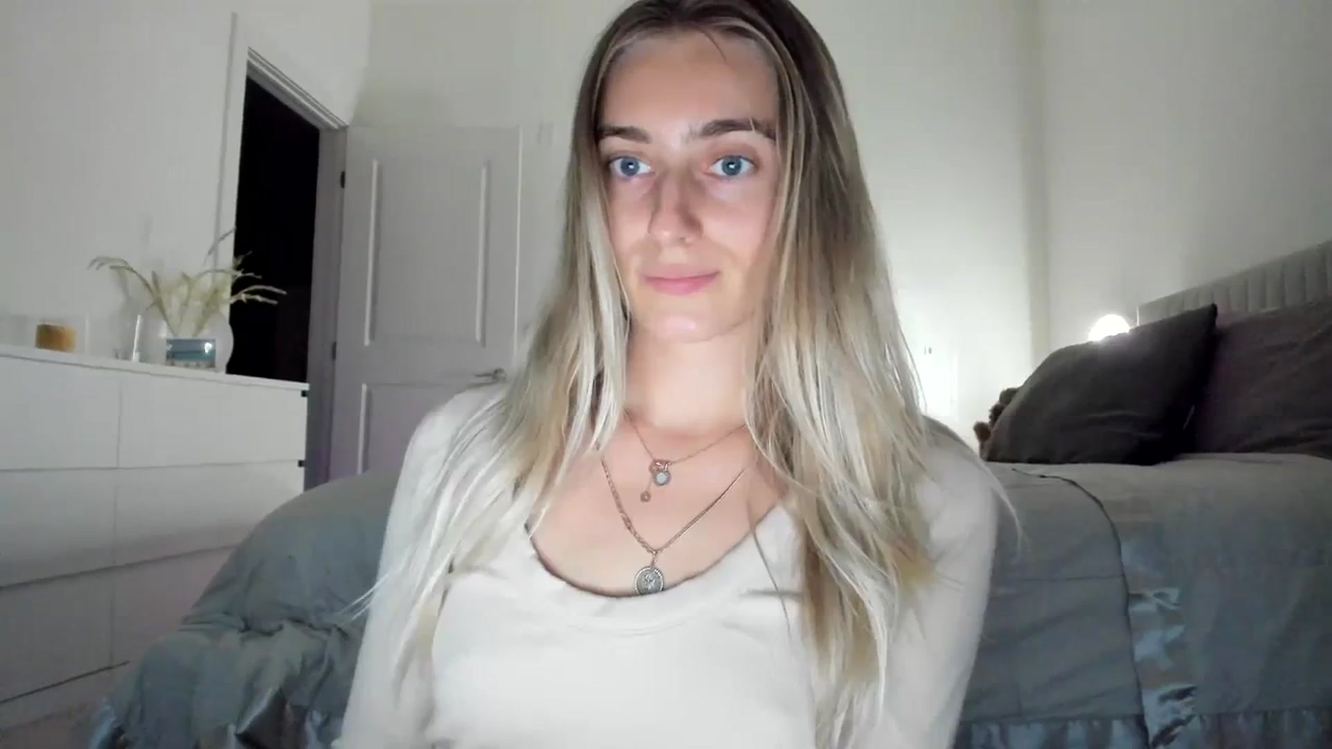 Gallery image thumbnail from Vodka_Queen's myfreecams stream on, 03/09/2024, 02:46 image 8 of 20