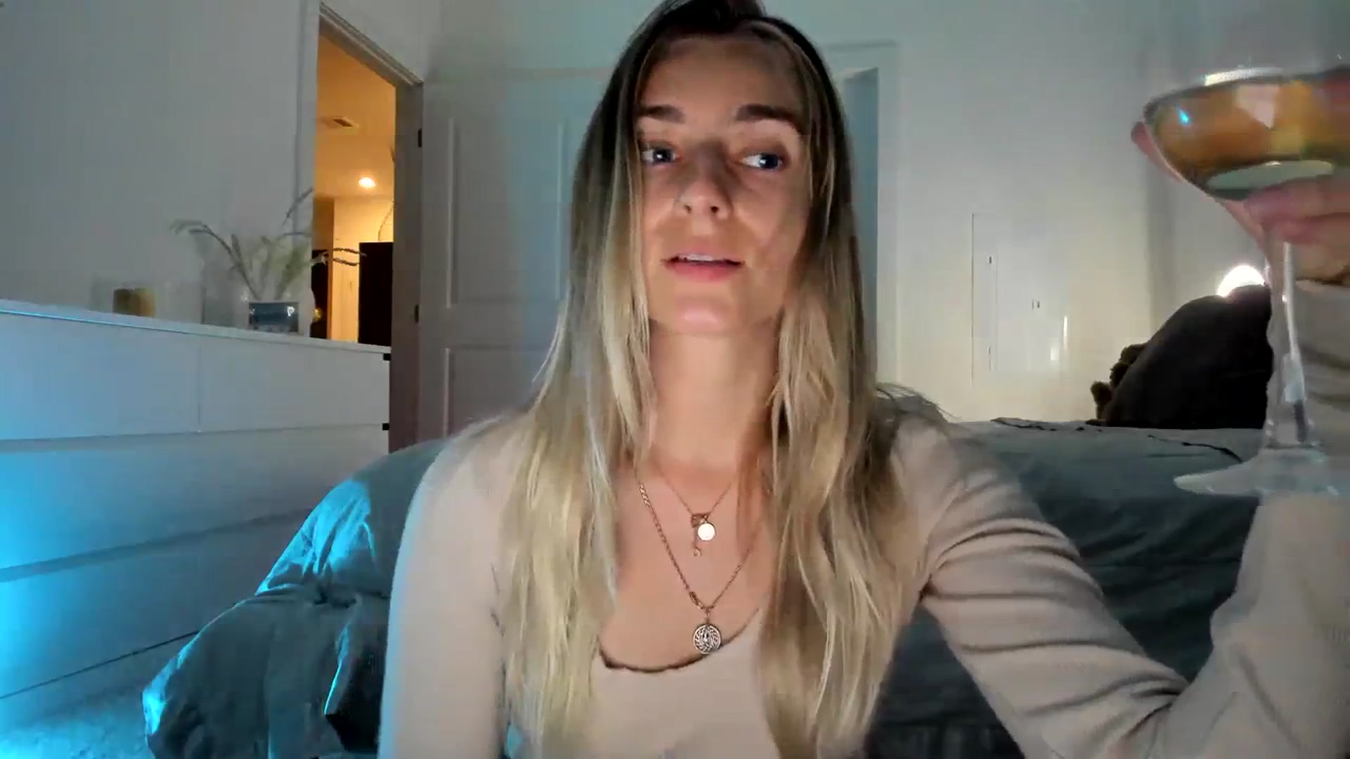 Gallery image thumbnail from Vodka_Queen's myfreecams stream on, 03/09/2024, 02:46 image 13 of 20