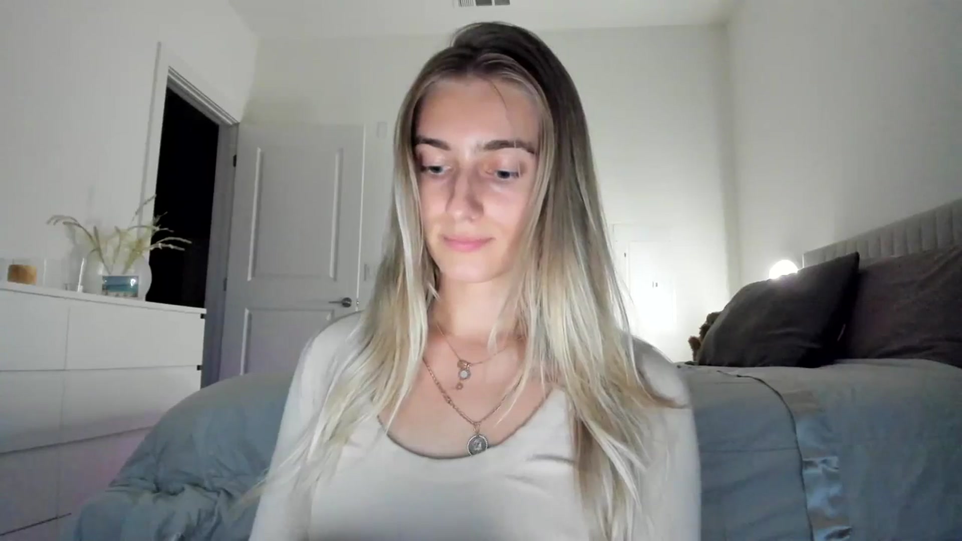 Gallery image thumbnail from Vodka_Queen's myfreecams stream on, 03/09/2024, 02:46 image 7 of 20