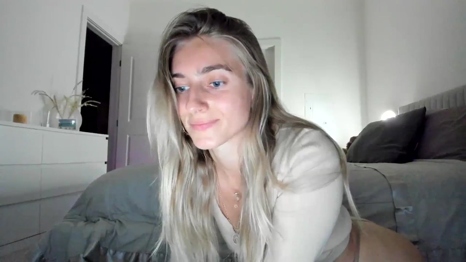 Gallery image thumbnail from Vodka_Queen's myfreecams stream on, 03/09/2024, 02:46 image 9 of 20
