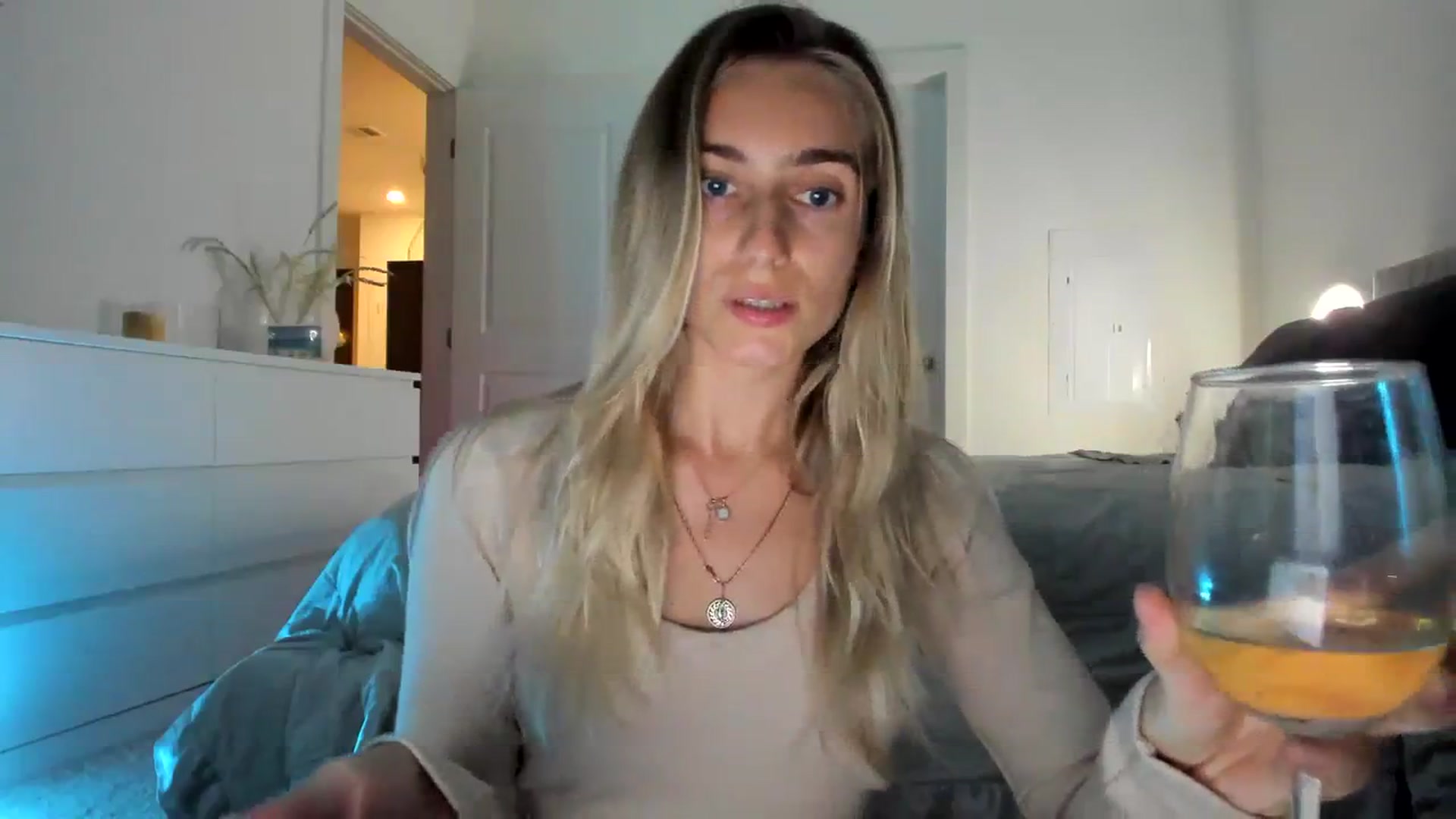 Gallery image thumbnail from Vodka_Queen's myfreecams stream on, 03/09/2024, 02:46 image 12 of 20