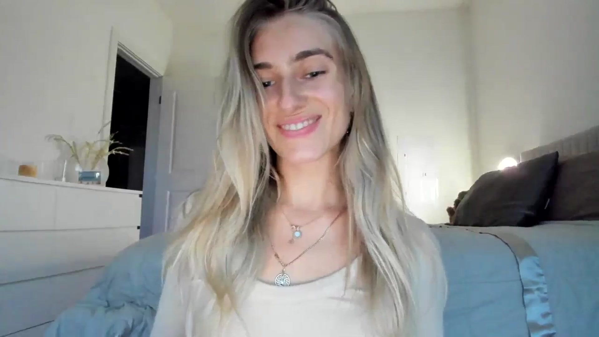 Gallery image thumbnail from Vodka_Queen's myfreecams stream on, 03/09/2024, 02:46 image 4 of 20