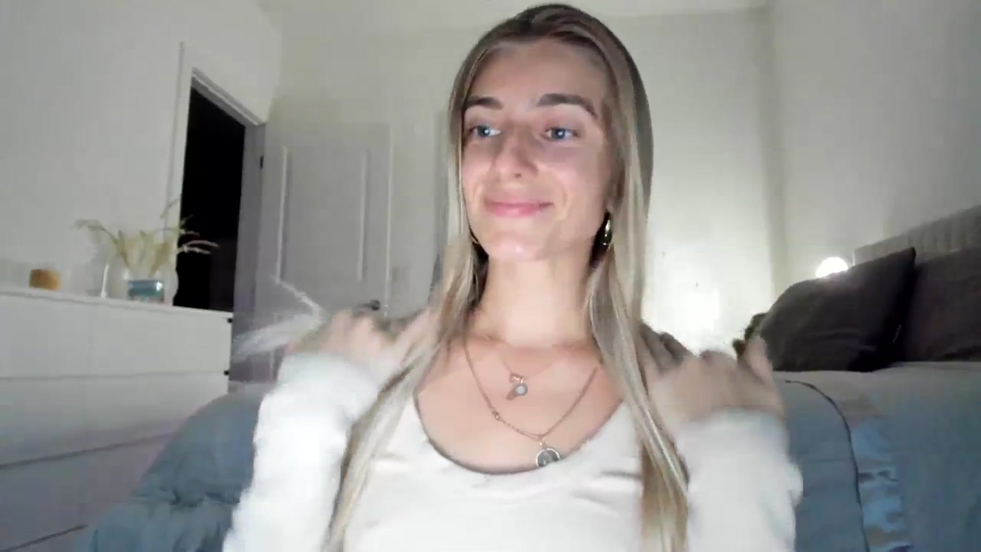 Gallery image thumbnail from Vodka_Queen's myfreecams stream on, 03/09/2024, 02:46 image 6 of 20