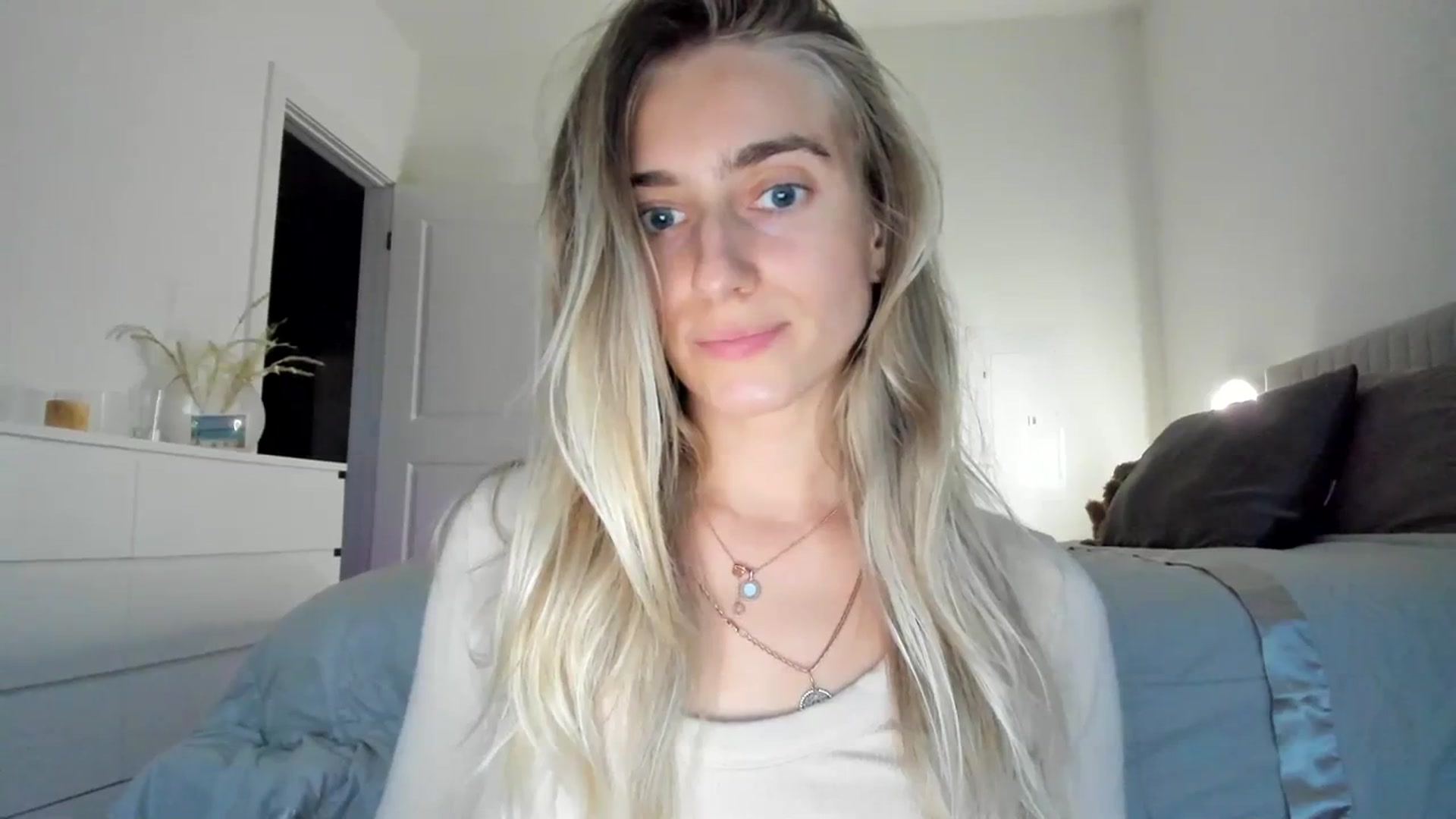 Gallery image thumbnail from Vodka_Queen's myfreecams stream on, 03/09/2024, 02:46 image 5 of 20