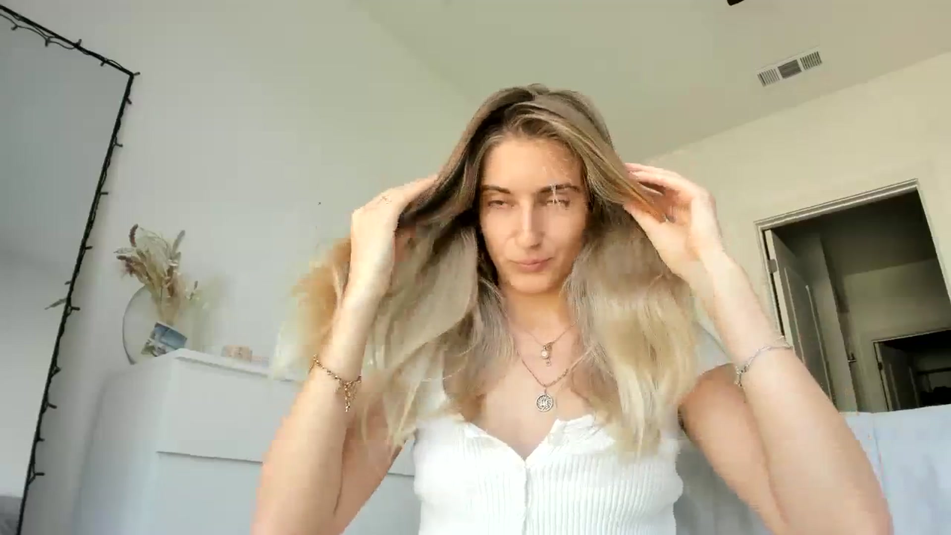 Gallery image thumbnail from Vodka_Queen's myfreecams stream on, 03/09/2024, 23:50 image 9 of 20