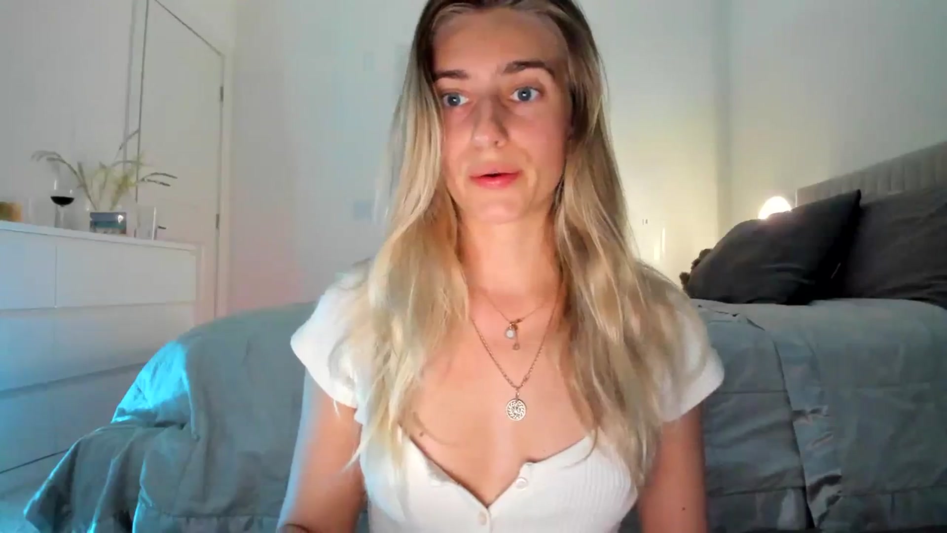 Gallery image thumbnail from Vodka_Queen's myfreecams stream on, 03/10/2024, 04:36 image 18 of 20