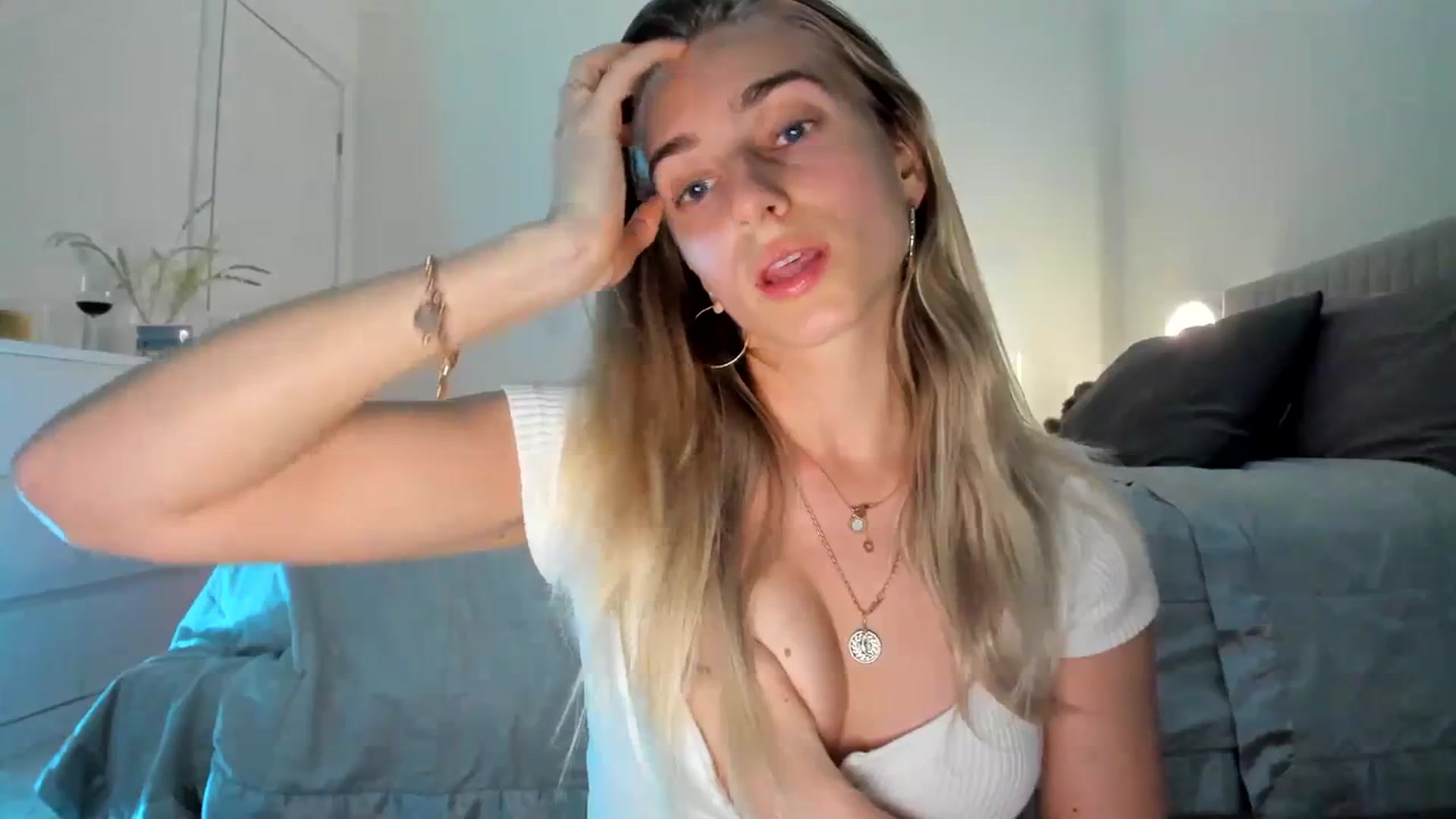 Gallery image thumbnail from Vodka_Queen's myfreecams stream on, 03/10/2024, 04:36 image 20 of 20