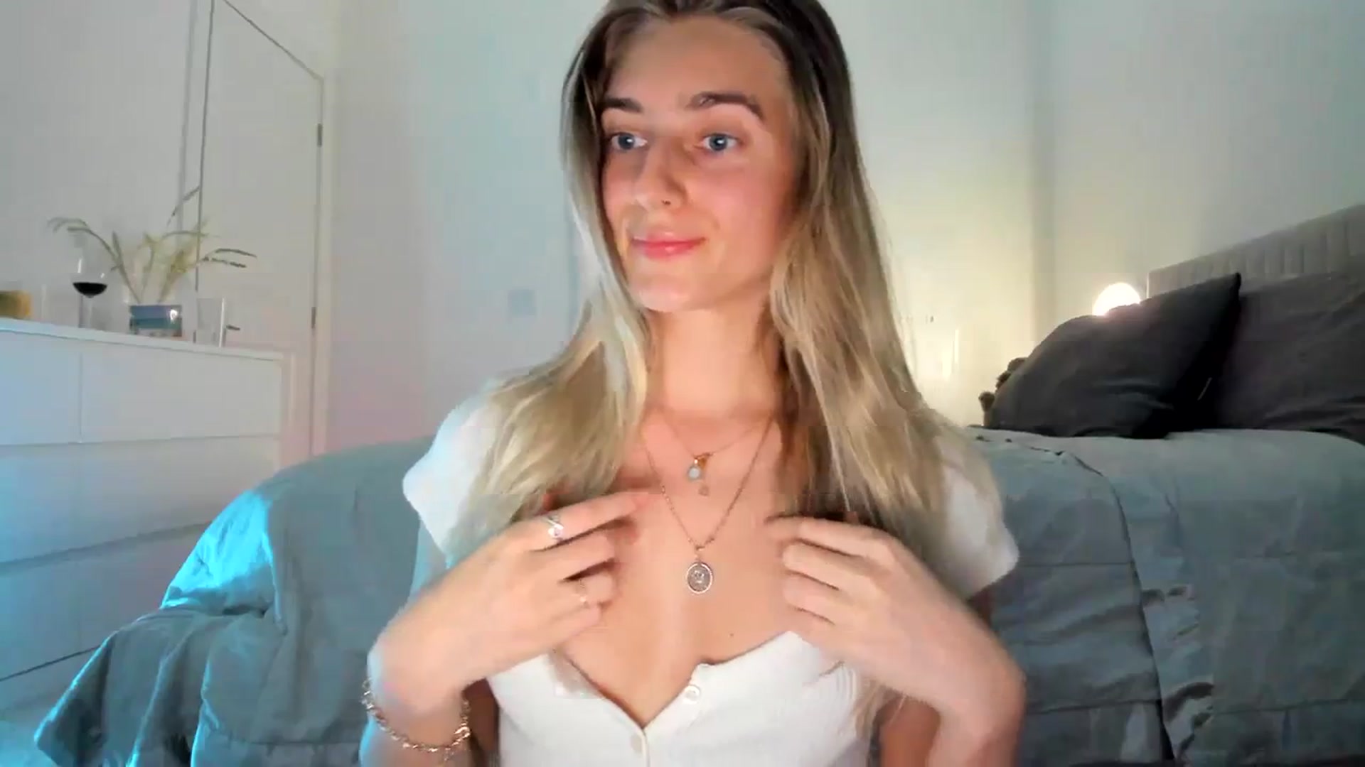 Gallery image thumbnail from Vodka_Queen's myfreecams stream on, 03/10/2024, 04:36 image 19 of 20