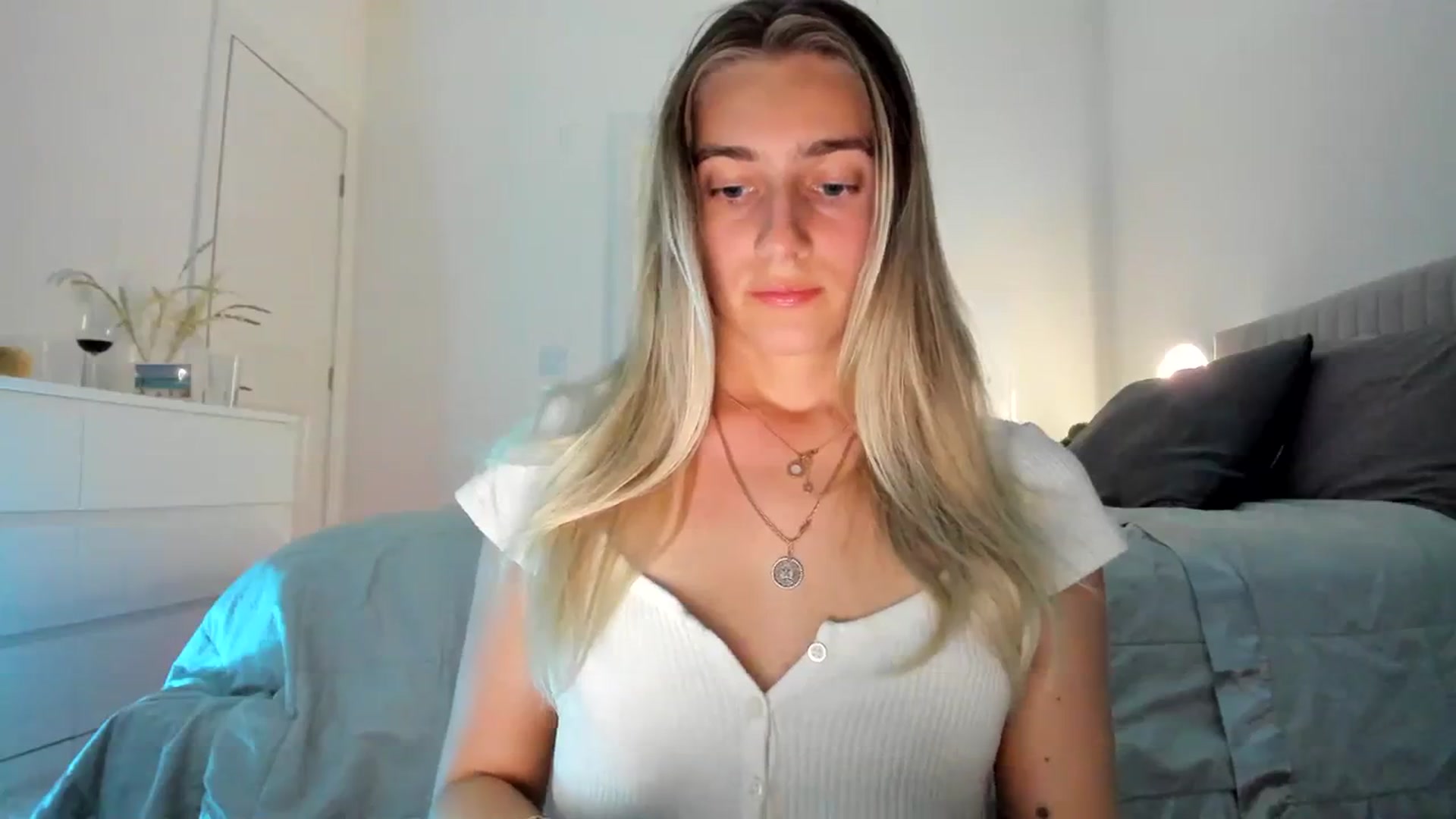 Gallery image thumbnail from Vodka_Queen's myfreecams stream on, 03/10/2024, 04:36 image 7 of 20