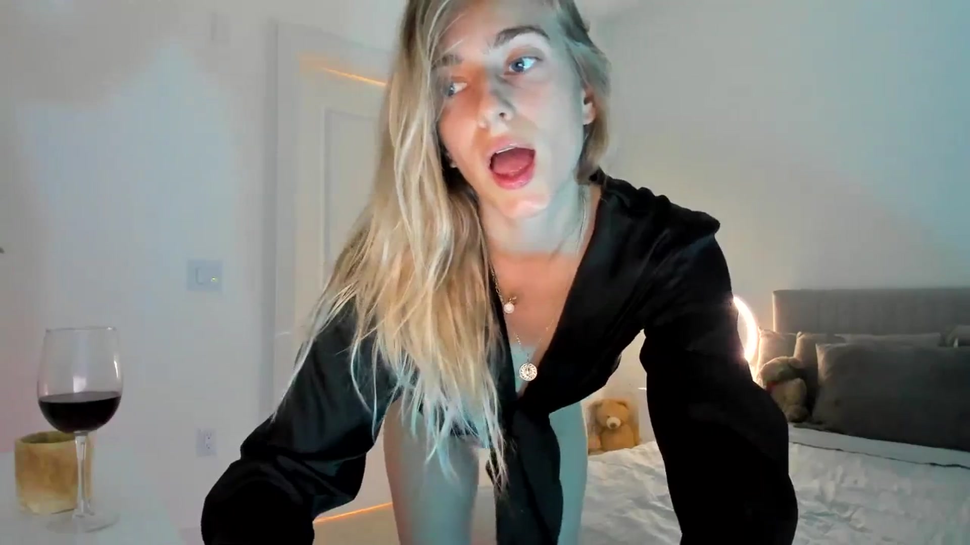 Gallery image thumbnail from Vodka_Queen's myfreecams stream on, 03/10/2024, 06:18 image 10 of 20