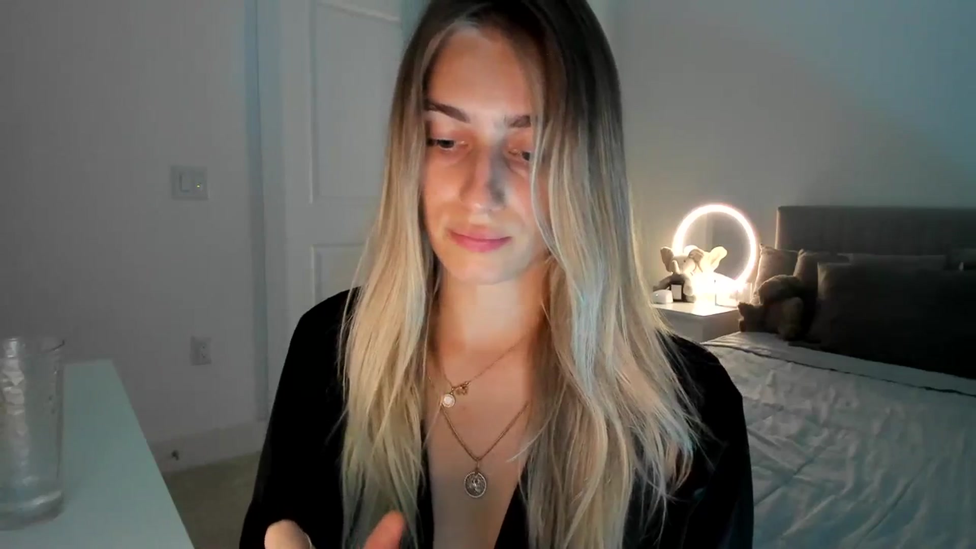 Gallery image thumbnail from Vodka_Queen's myfreecams stream on, 03/10/2024, 07:21 image 15 of 20