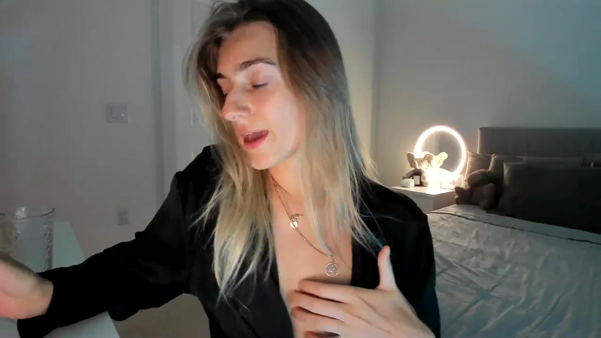 Gallery image thumbnail from Vodka_Queen's myfreecams stream on, 03/10/2024, 07:21 image 12 of 20