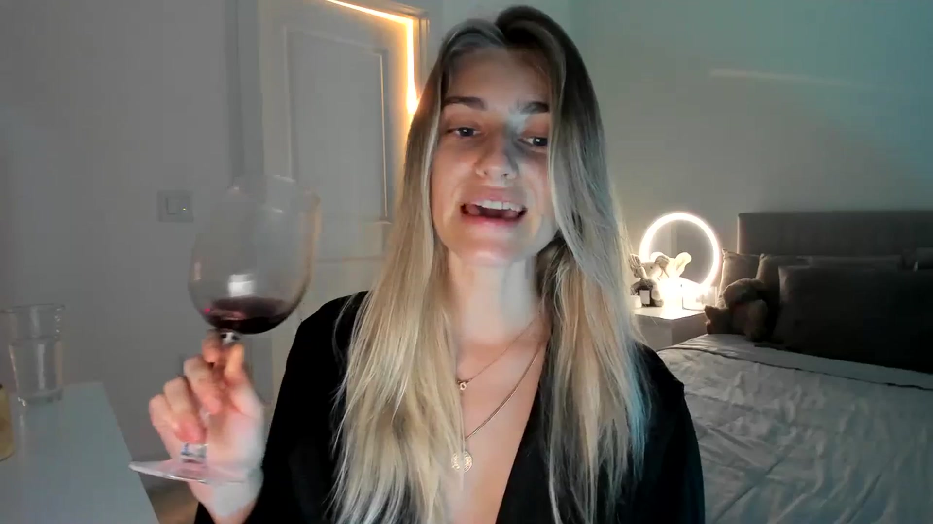 Gallery image thumbnail from Vodka_Queen's myfreecams stream on, 03/10/2024, 07:21 image 3 of 20