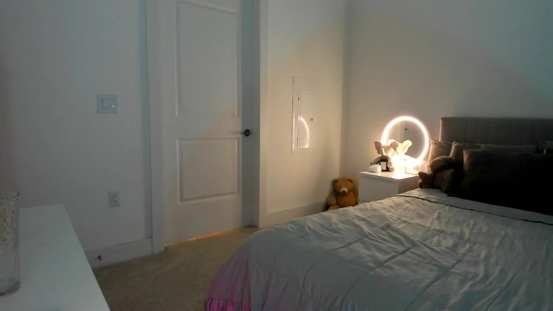 Gallery image thumbnail from Vodka_Queen's myfreecams stream on, 03/10/2024, 07:21 image 18 of 20