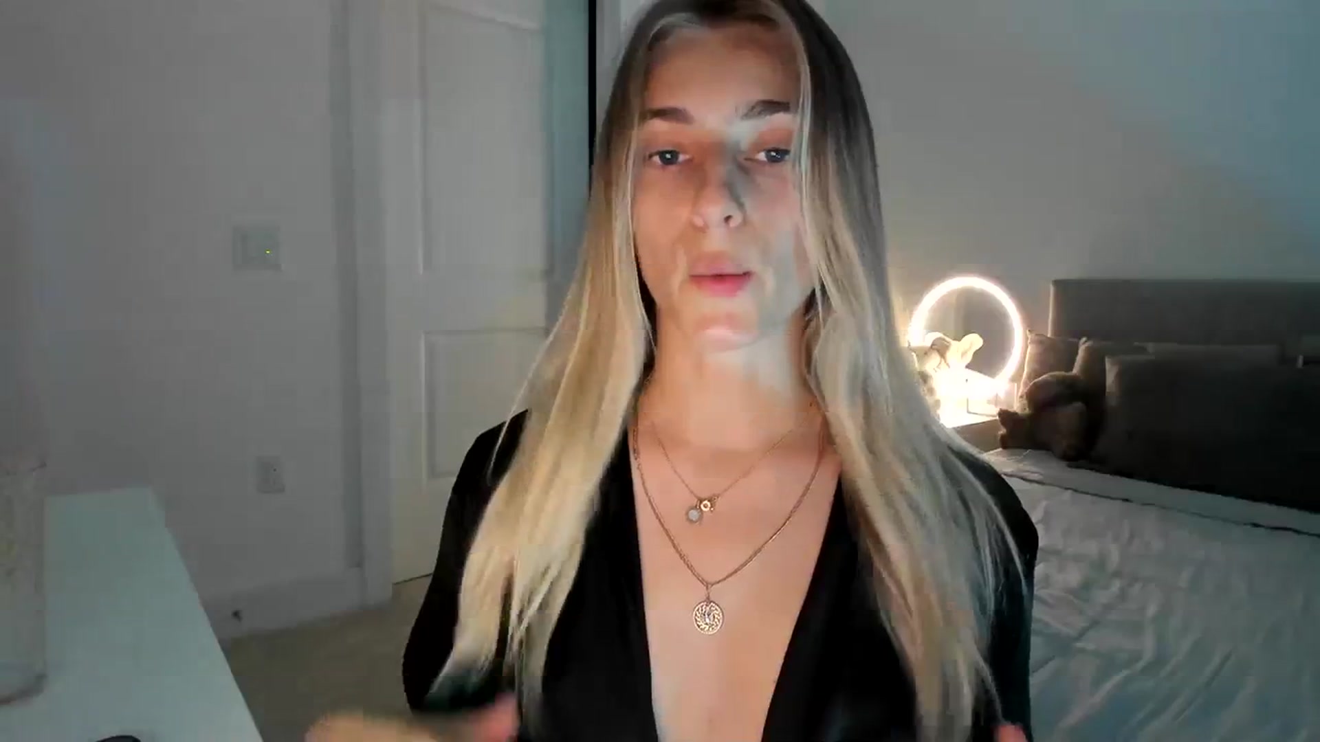 Gallery image thumbnail from Vodka_Queen's myfreecams stream on, 03/10/2024, 07:21 image 16 of 20