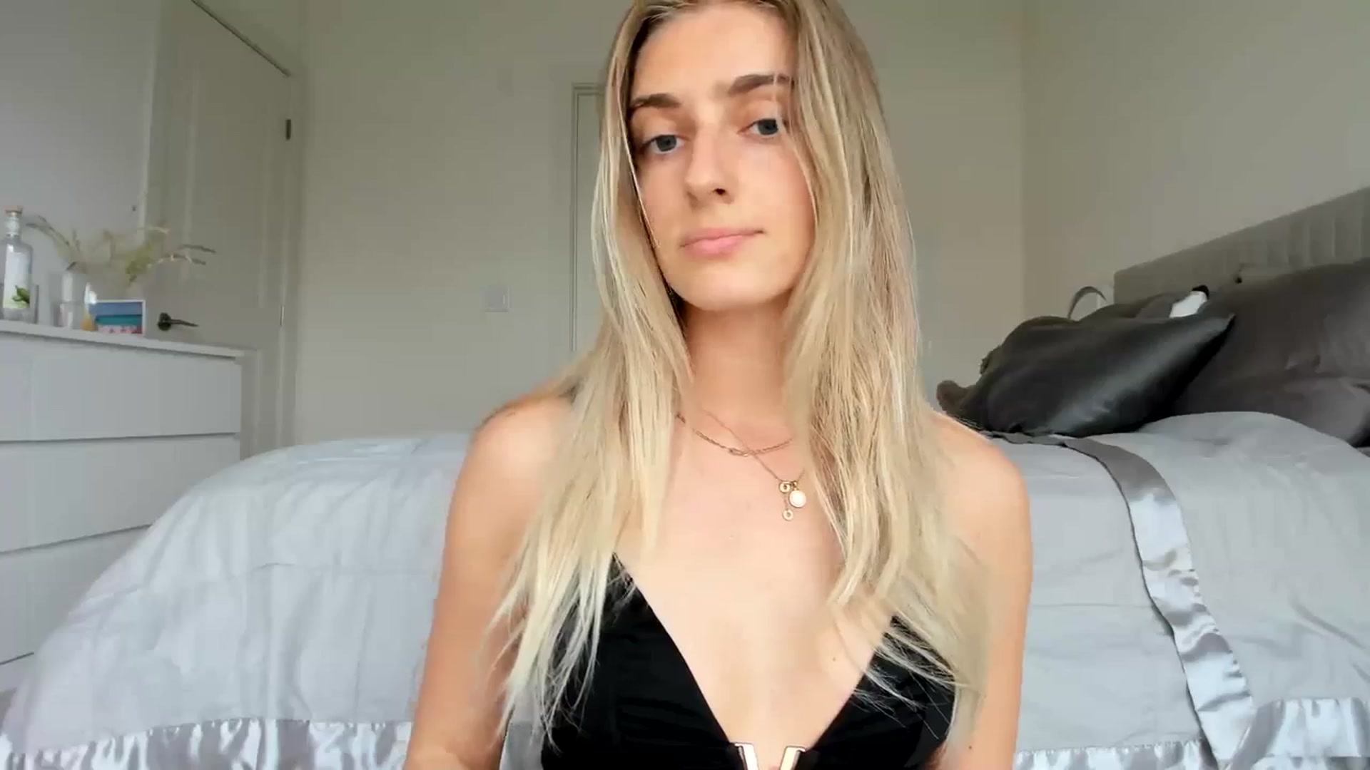 Gallery image thumbnail from Vodka_Queen's myfreecams stream on, 03/16/2024, 01:53 image 5 of 20