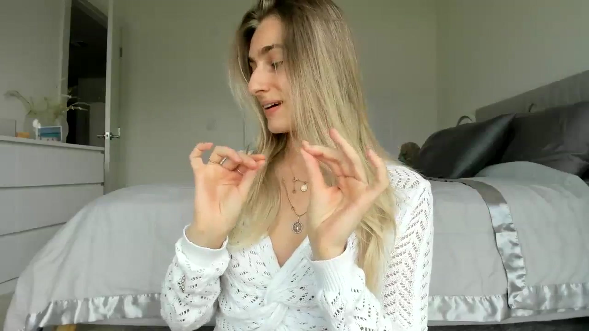 Gallery image thumbnail from Vodka_Queen's myfreecams stream on, 03/17/2024, 24:38 image 7 of 20