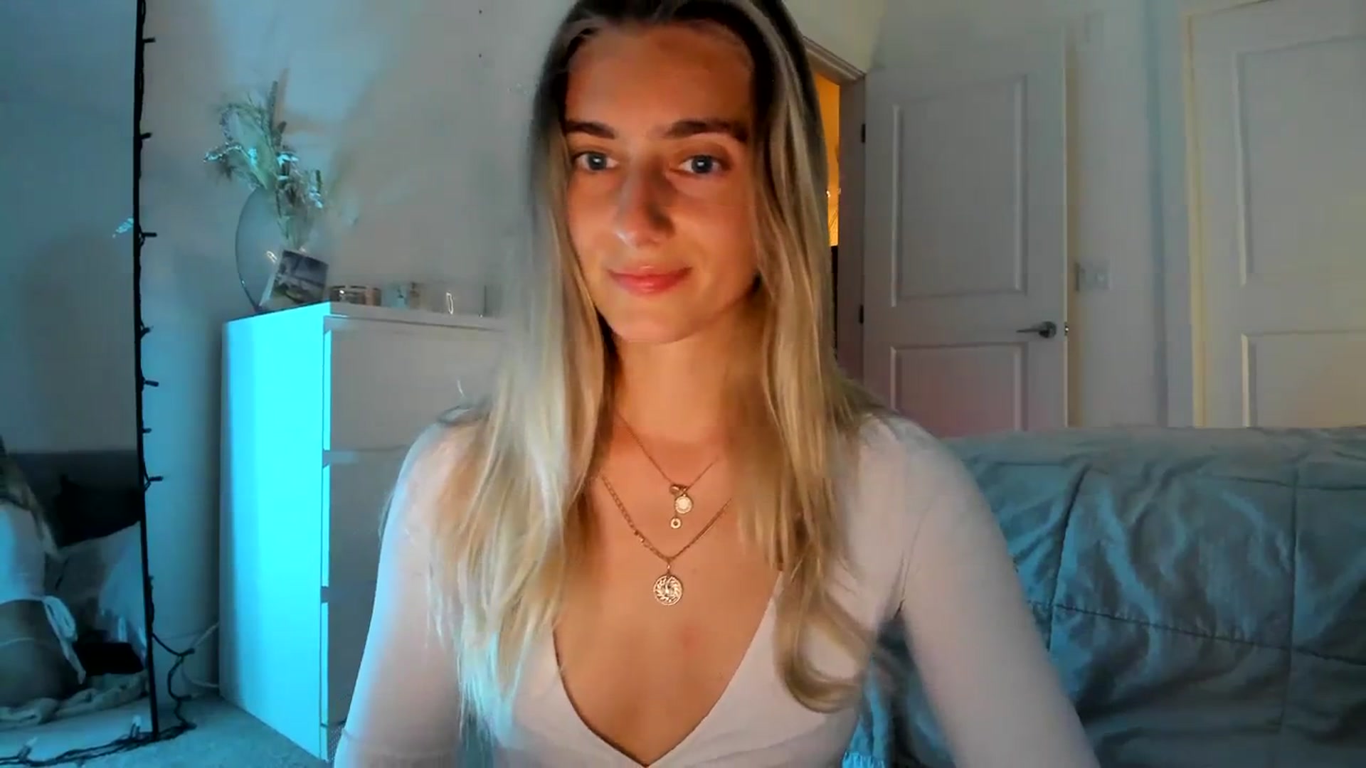 Gallery image thumbnail from Vodka_Queen's myfreecams stream on, 03/26/2024, 04:54 image 6 of 20
