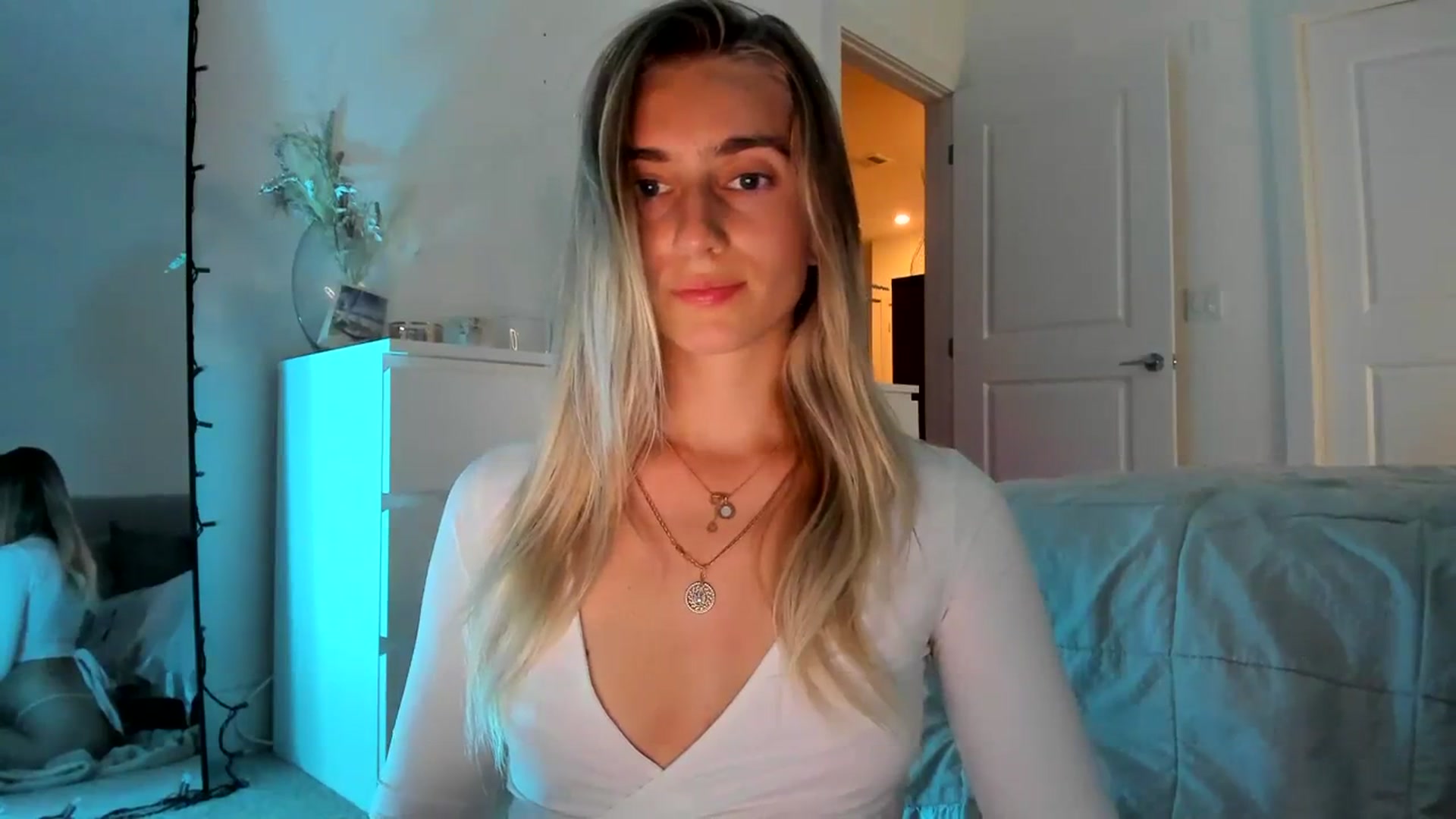 Gallery image thumbnail from Vodka_Queen's myfreecams stream on, 03/26/2024, 04:54 image 15 of 20