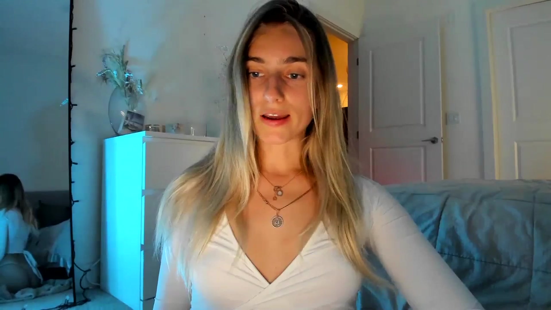 Gallery image thumbnail from Vodka_Queen's myfreecams stream on, 03/26/2024, 04:54 image 9 of 20