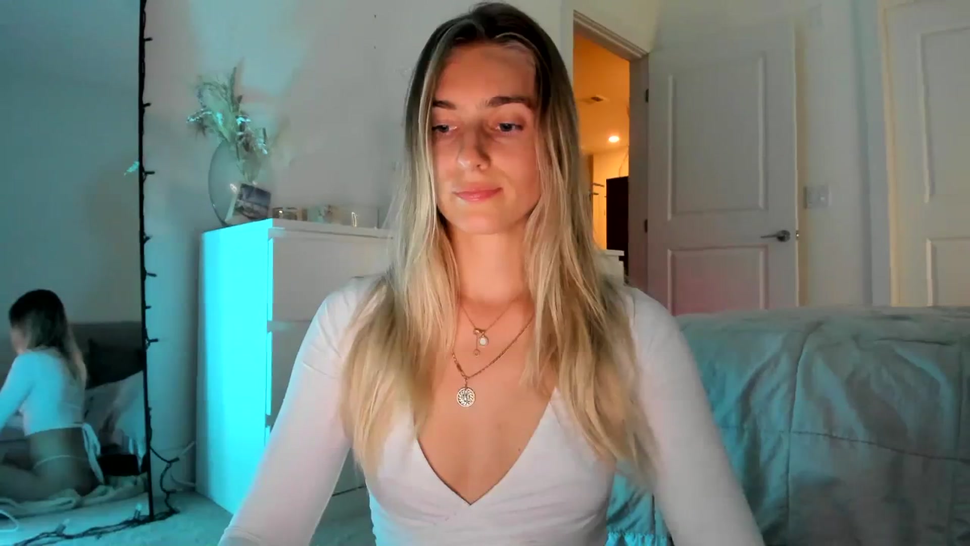 Gallery image thumbnail from Vodka_Queen's myfreecams stream on, 03/26/2024, 04:54 image 18 of 20