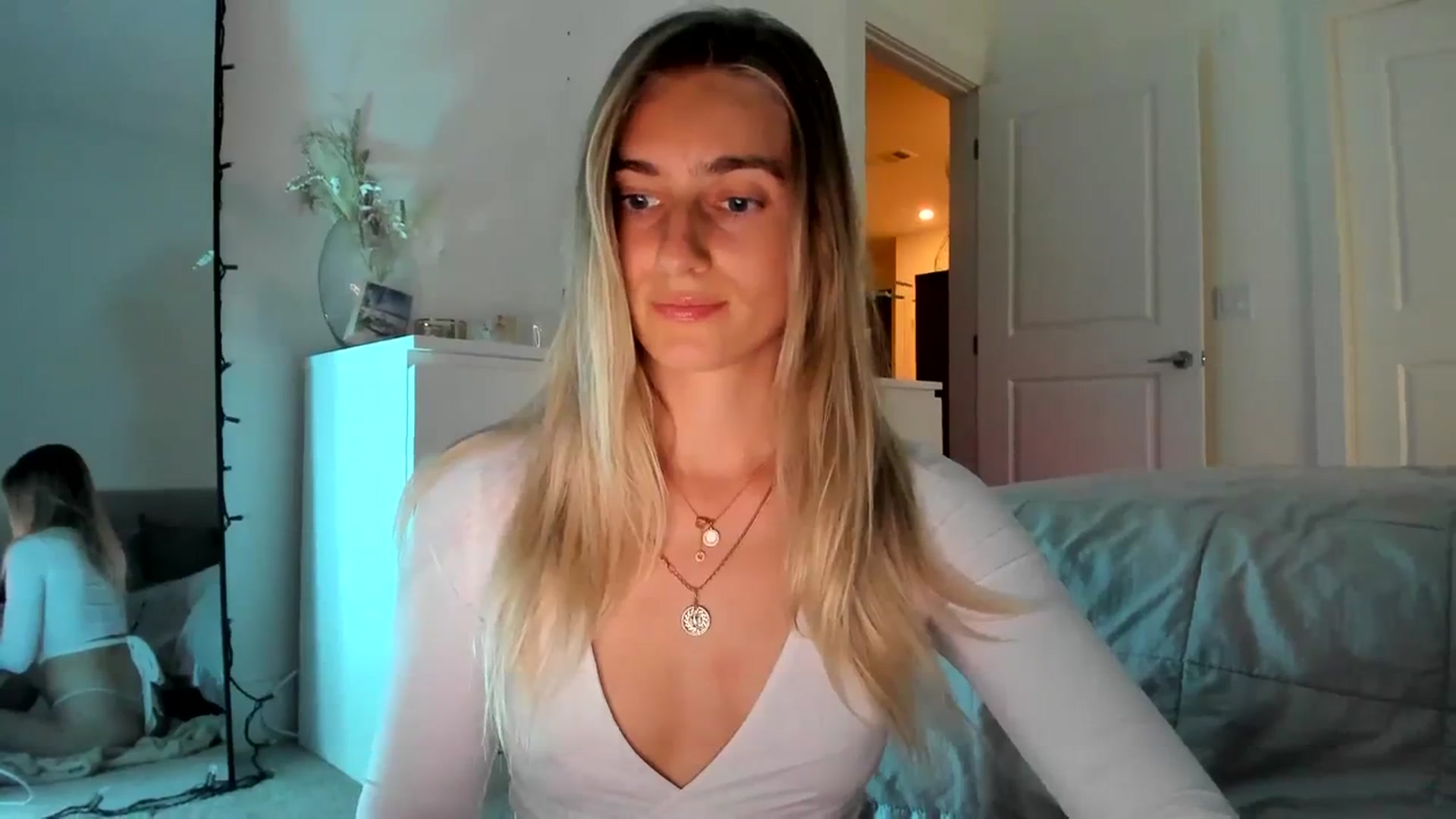 Gallery image thumbnail from Vodka_Queen's myfreecams stream on, 03/26/2024, 04:54 image 4 of 20